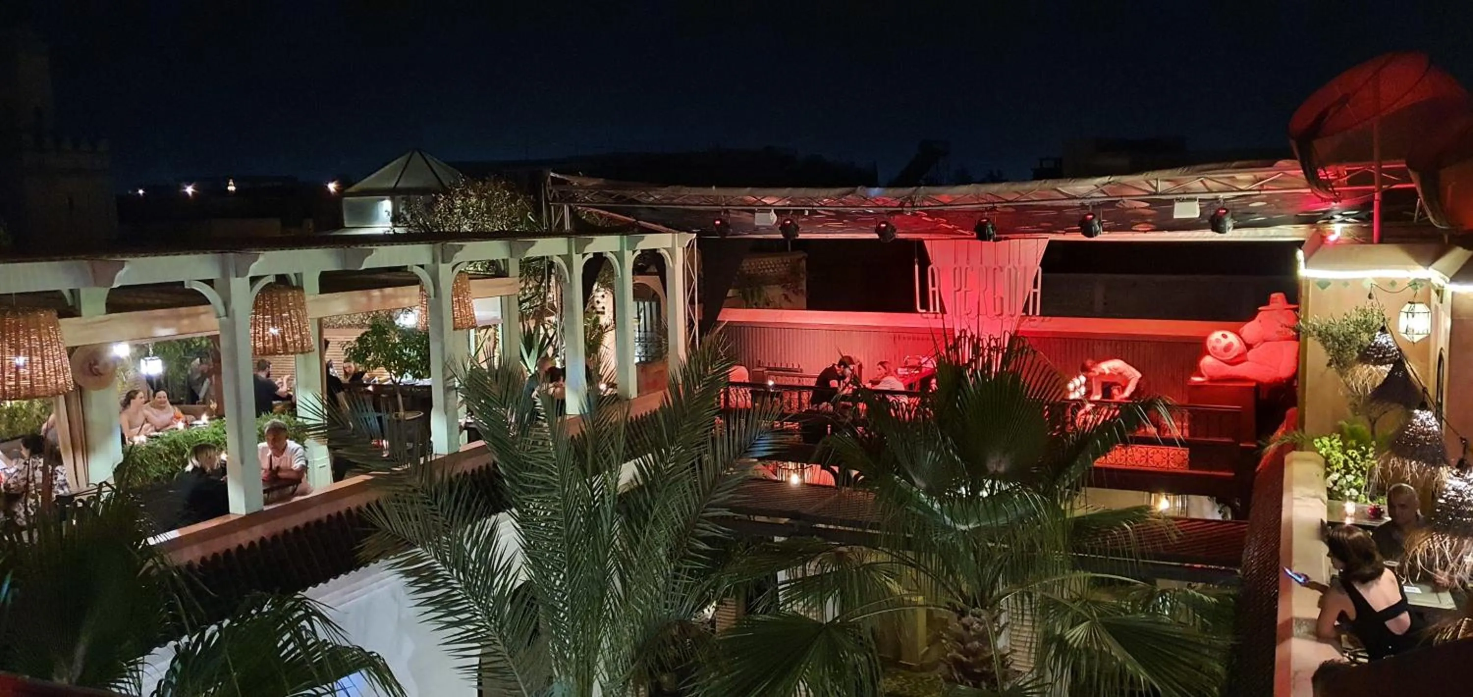 Restaurant/places to eat in Riad Monceau