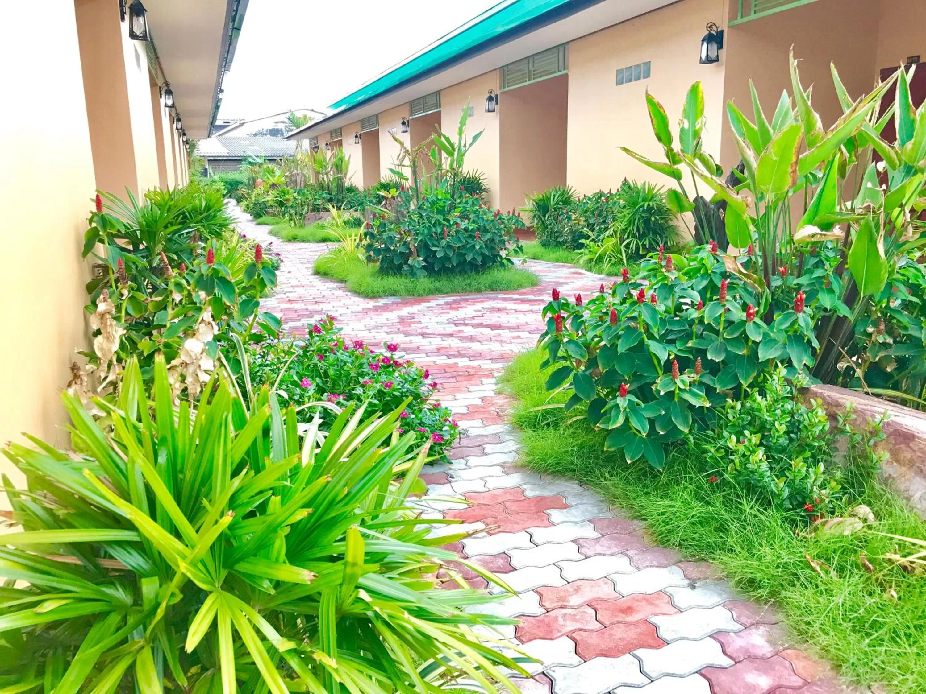 Area and facilities in Huan Soontaree