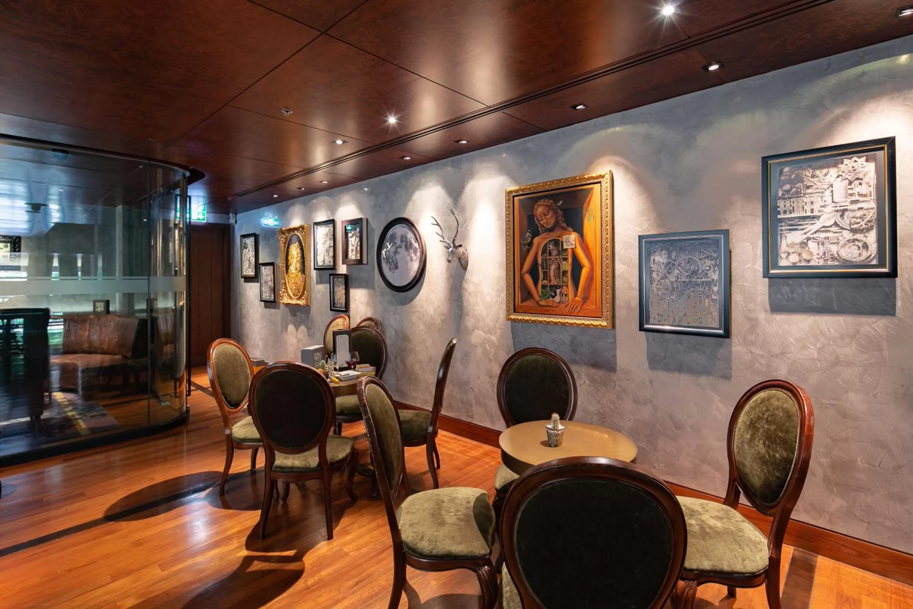 Lounge or bar in Hotel Indigo Bangkok Wireless Road by IHG