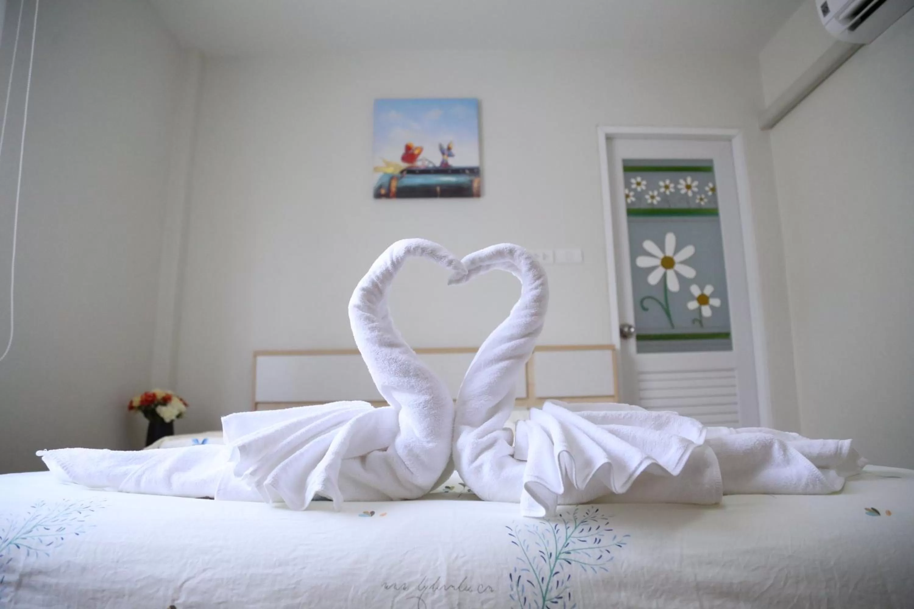 towels, Bed in TD Bangkok