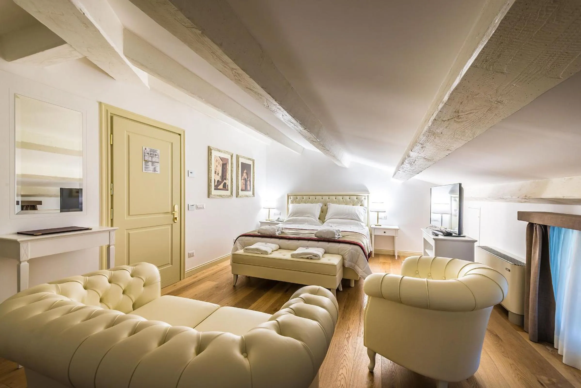 Photo of the whole room, Bed in Relais Paradiso Resort & Spa