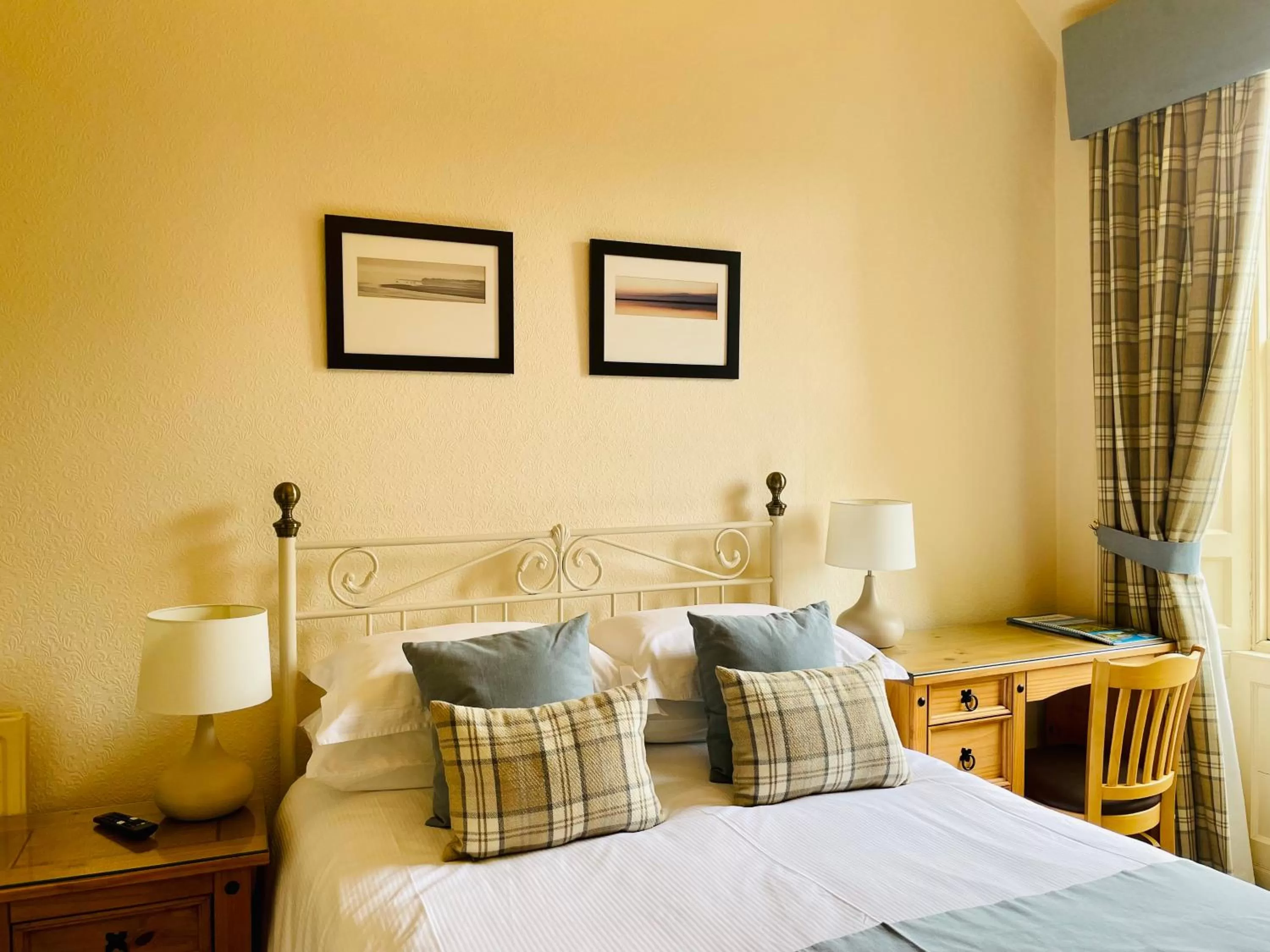 Bedroom, Bed in West Plean House