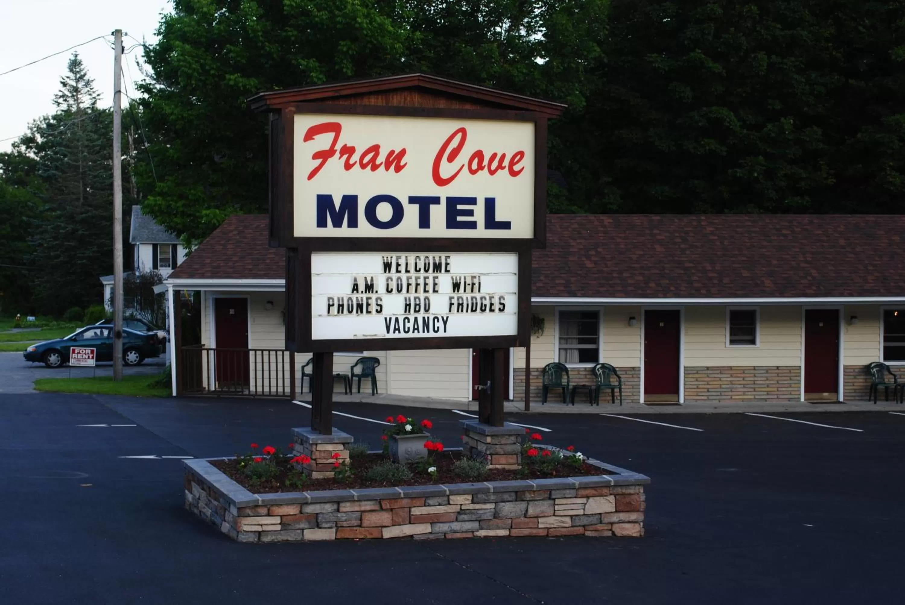 Property building in Fran Cove Motel