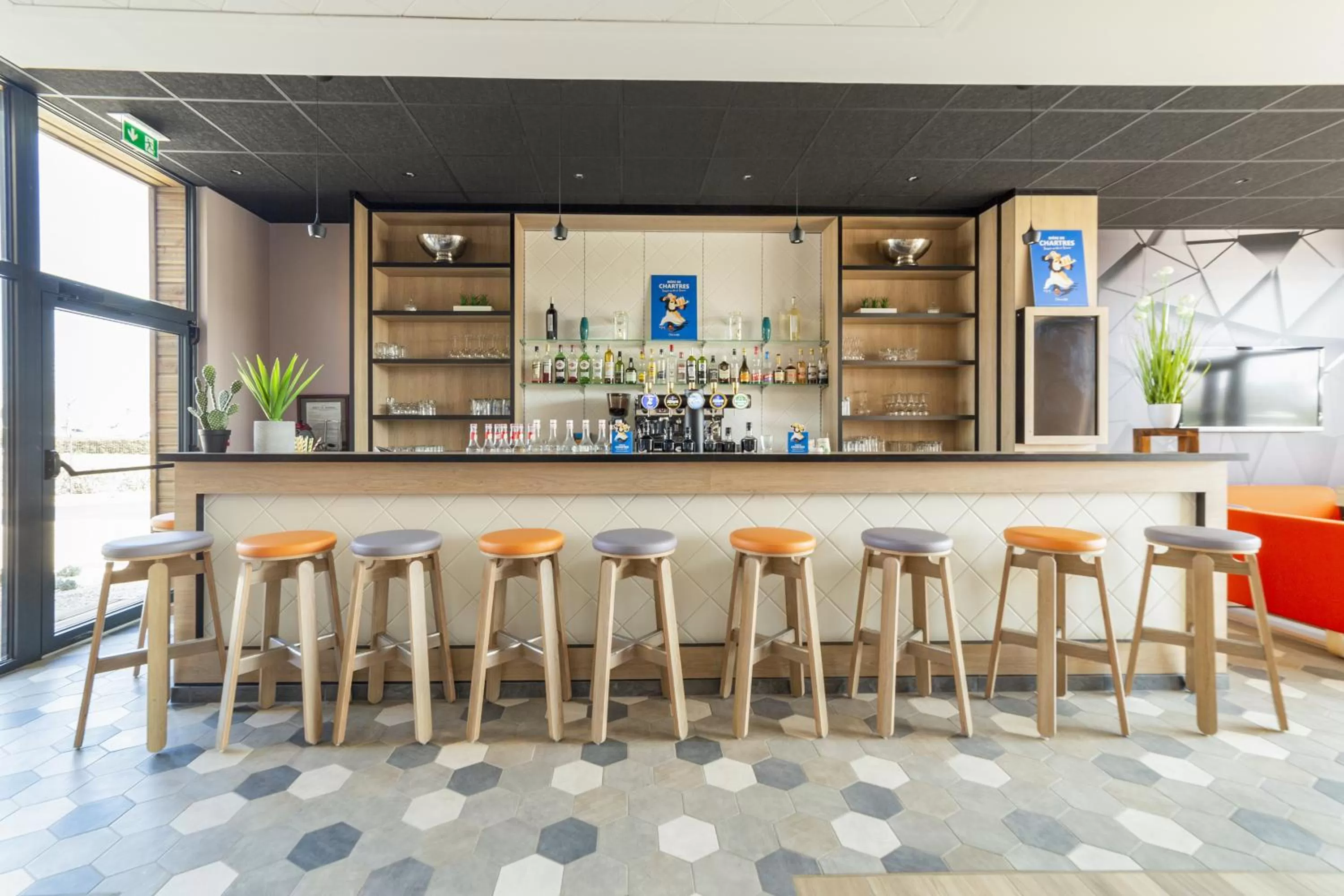 Lounge or bar in Campanile Chartres