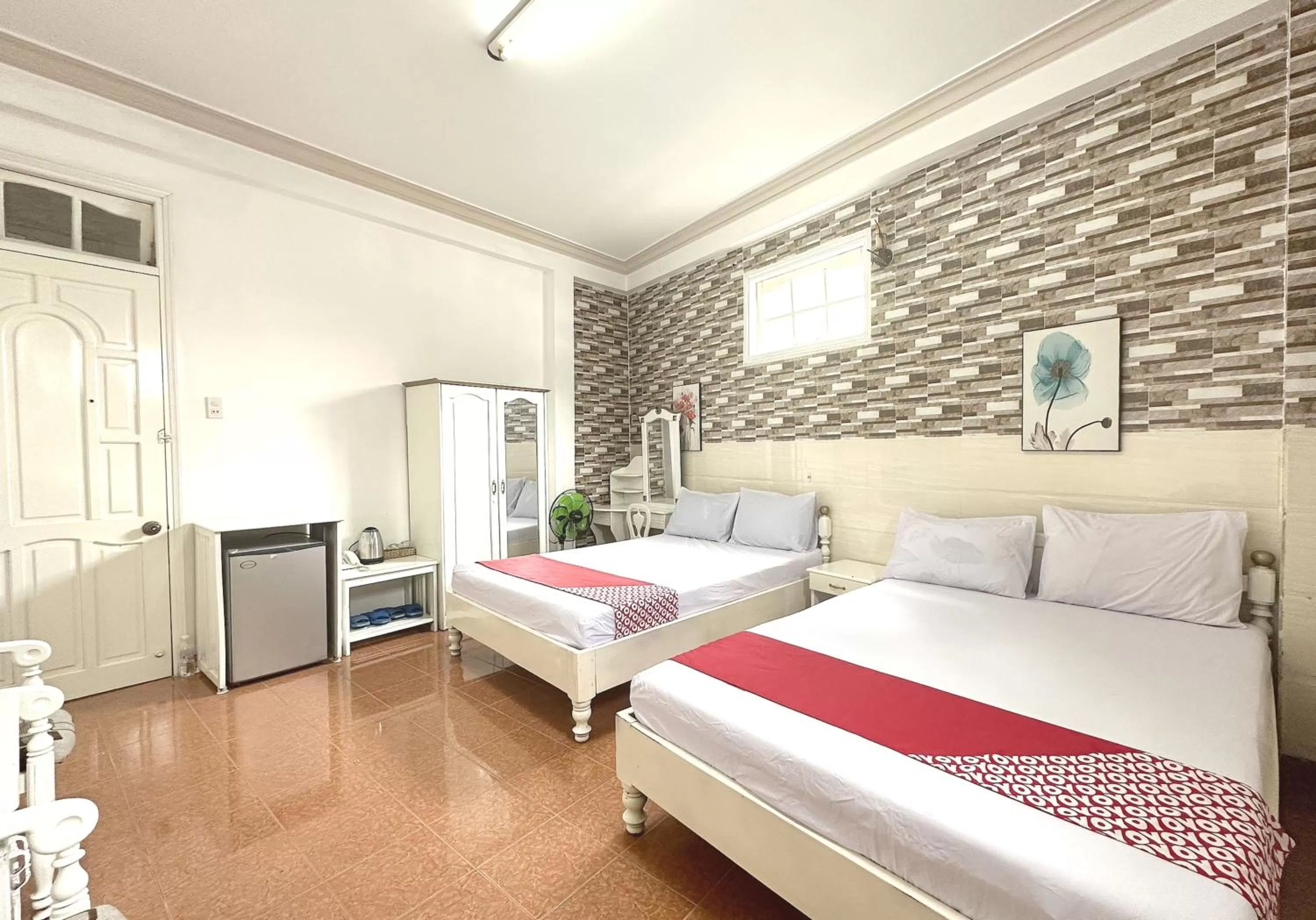 Photo of the whole room, Bed in OYO 1196 Le Vu Hotel