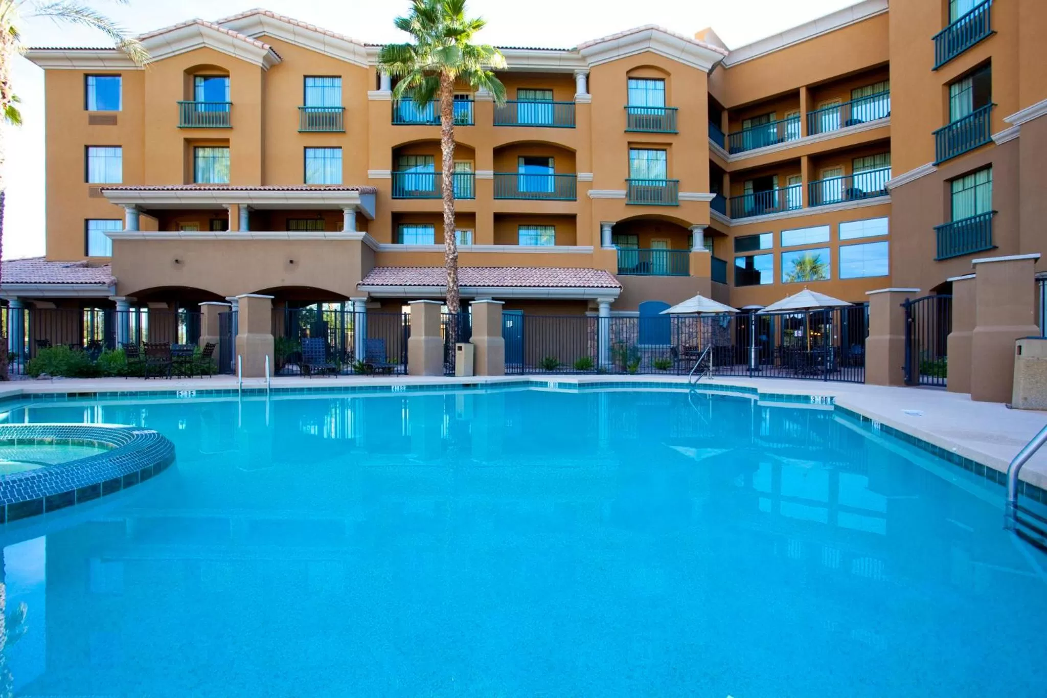 Swimming pool in Holiday Inn Phoenix/Chandler by IHG