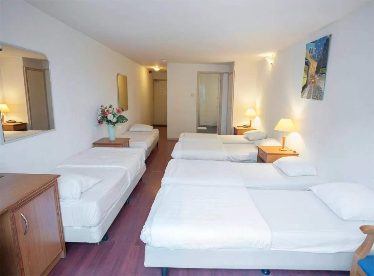 Photo of the whole room, Bed in Delta Hotel City Center