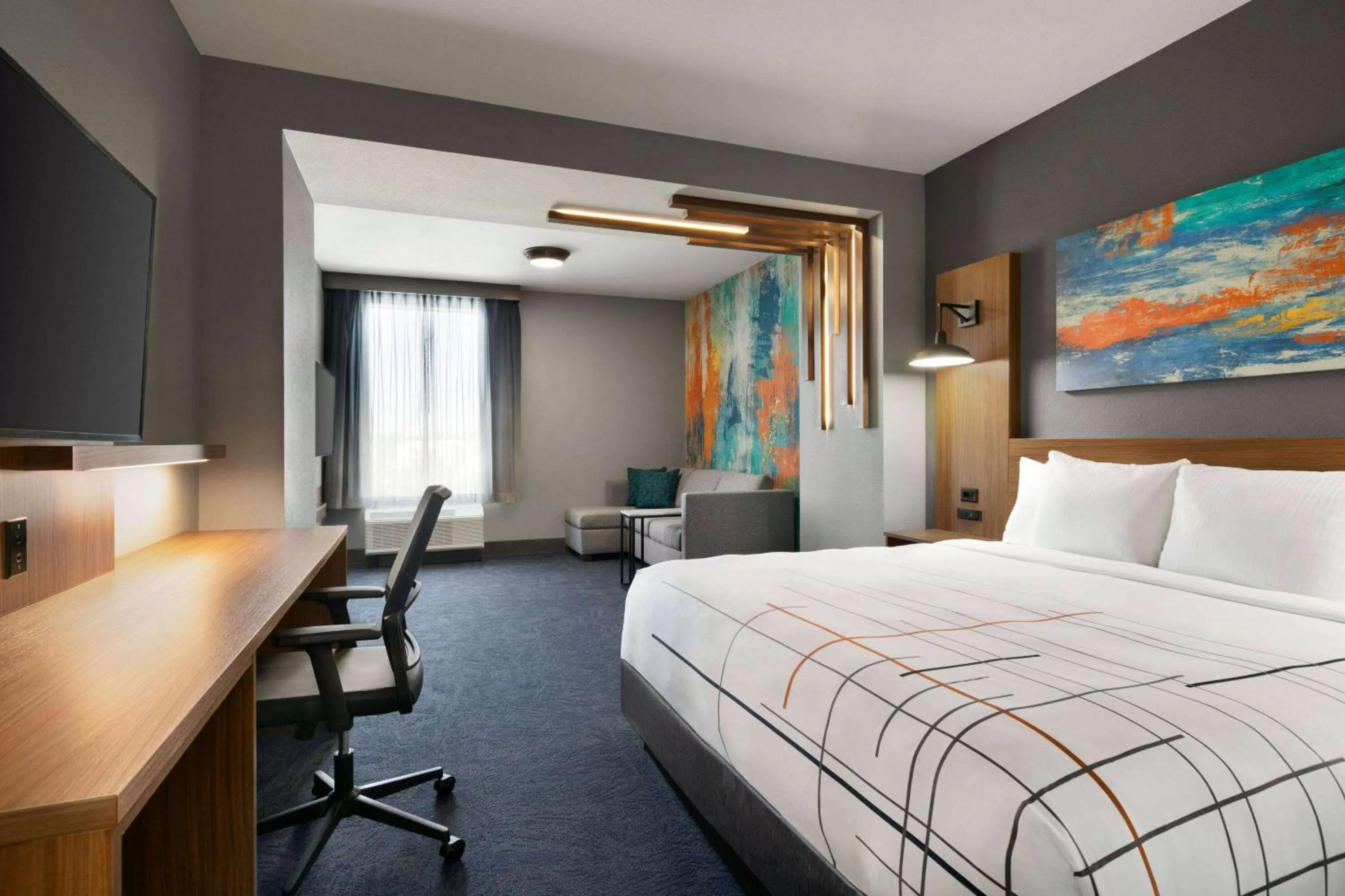 Photo of the whole room, Bed in La Quinta Inn & Suites by Wyndham College Station North