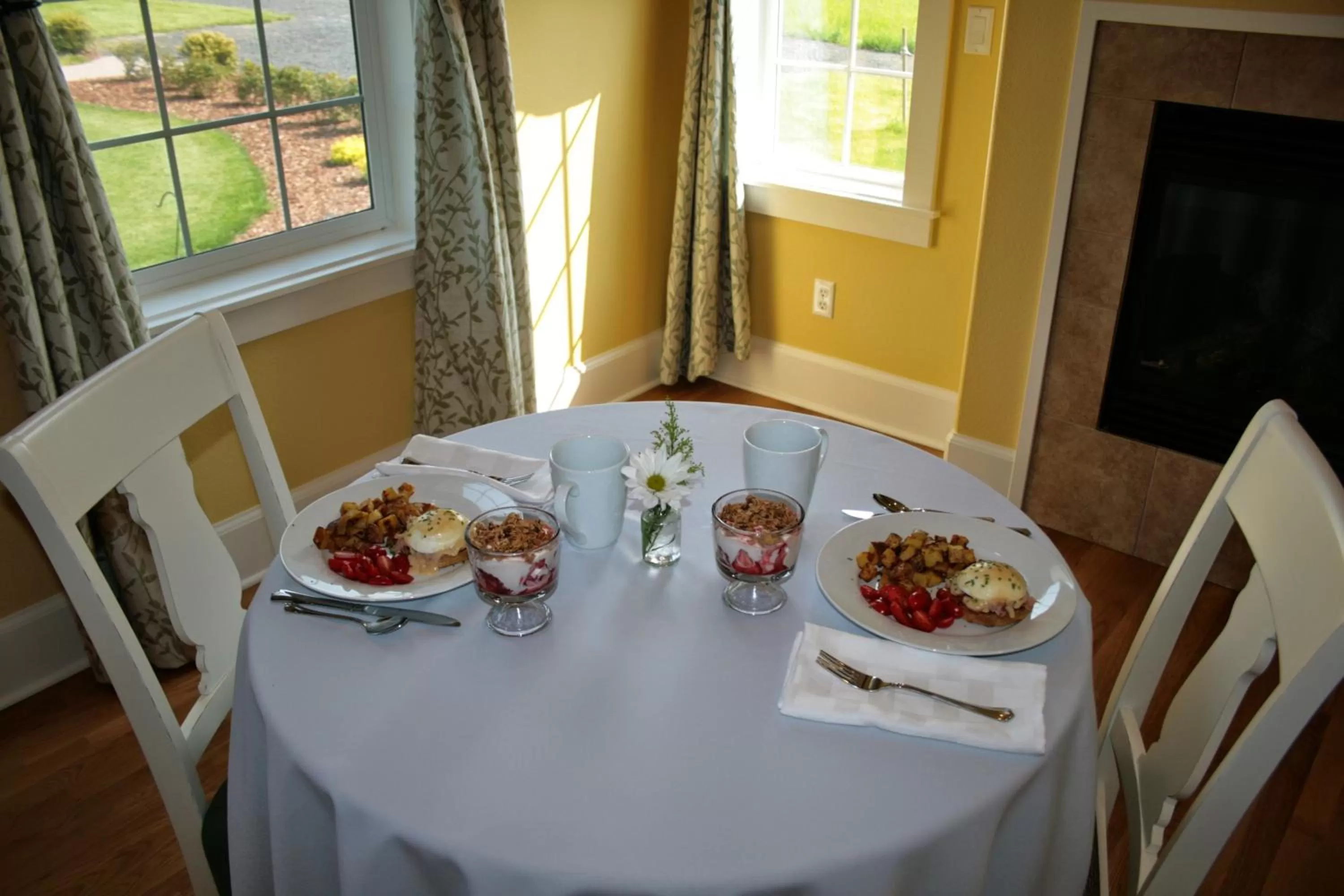 Dining area in La Bastide Bed and Breakfast