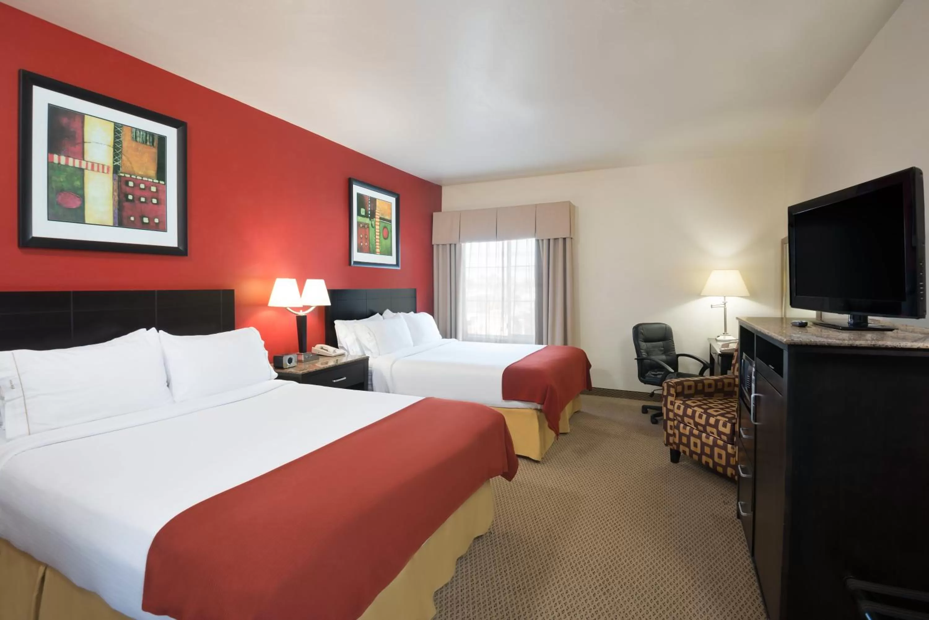 Photo of the whole room, Bed in Holiday Inn Express & Suites Casa Grande by IHG