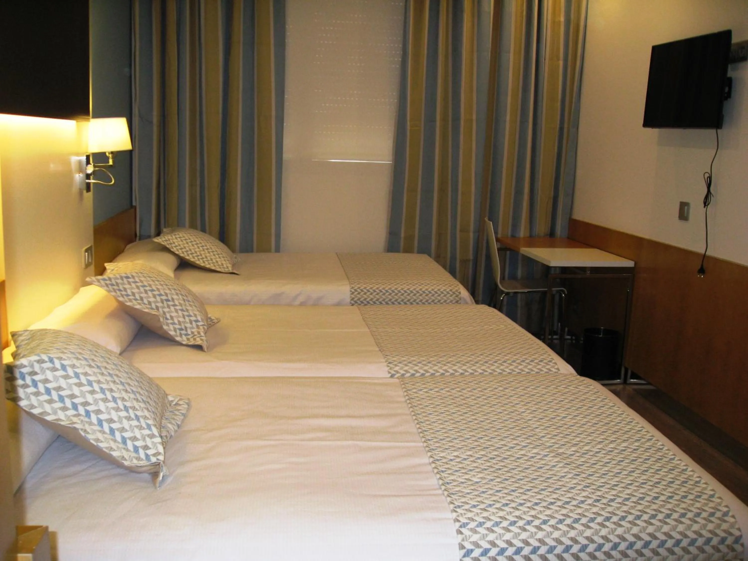 Bedroom, Bed in Hotel Boutique Museo Burgos