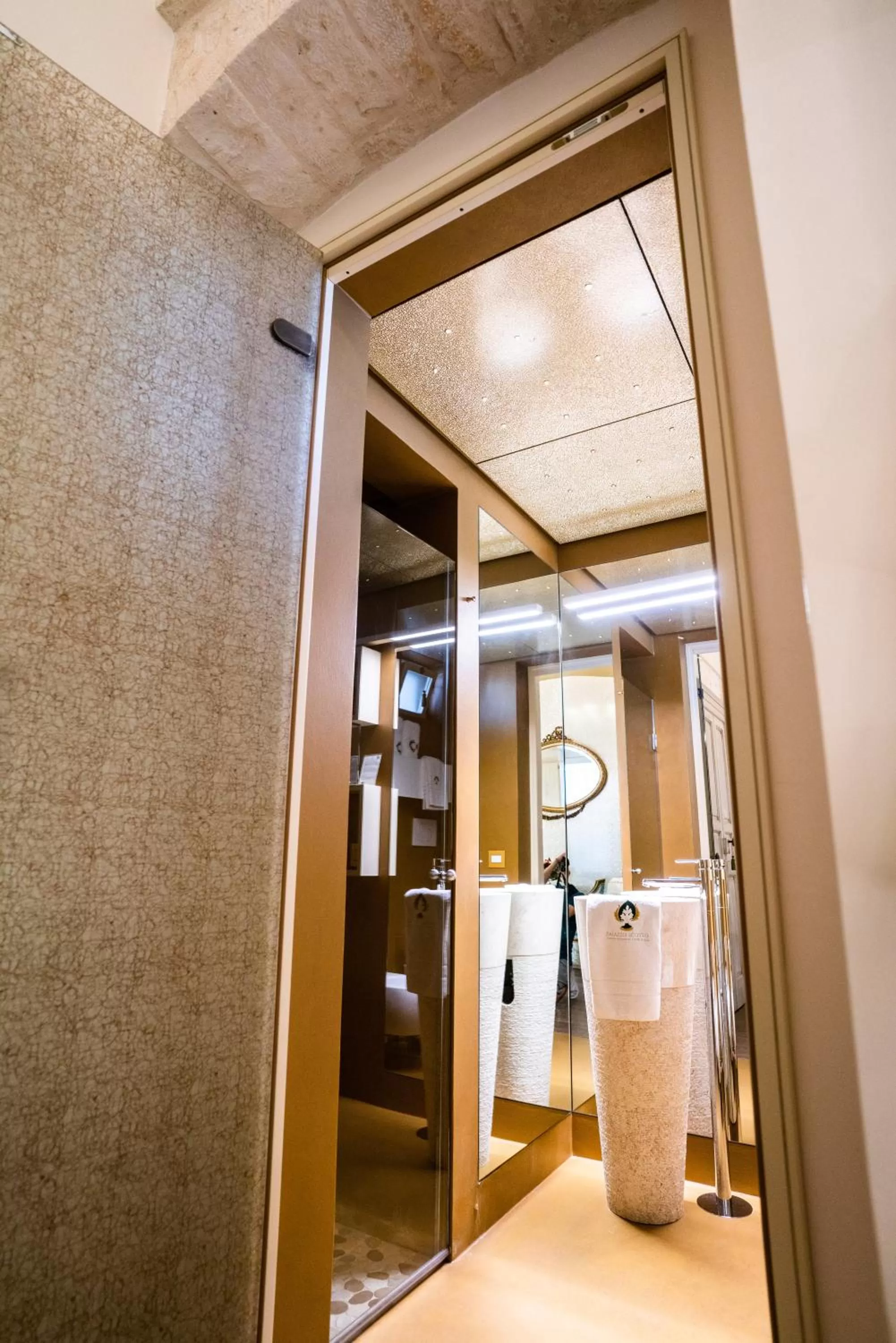 Photo of the whole room in Palazzo Scotto