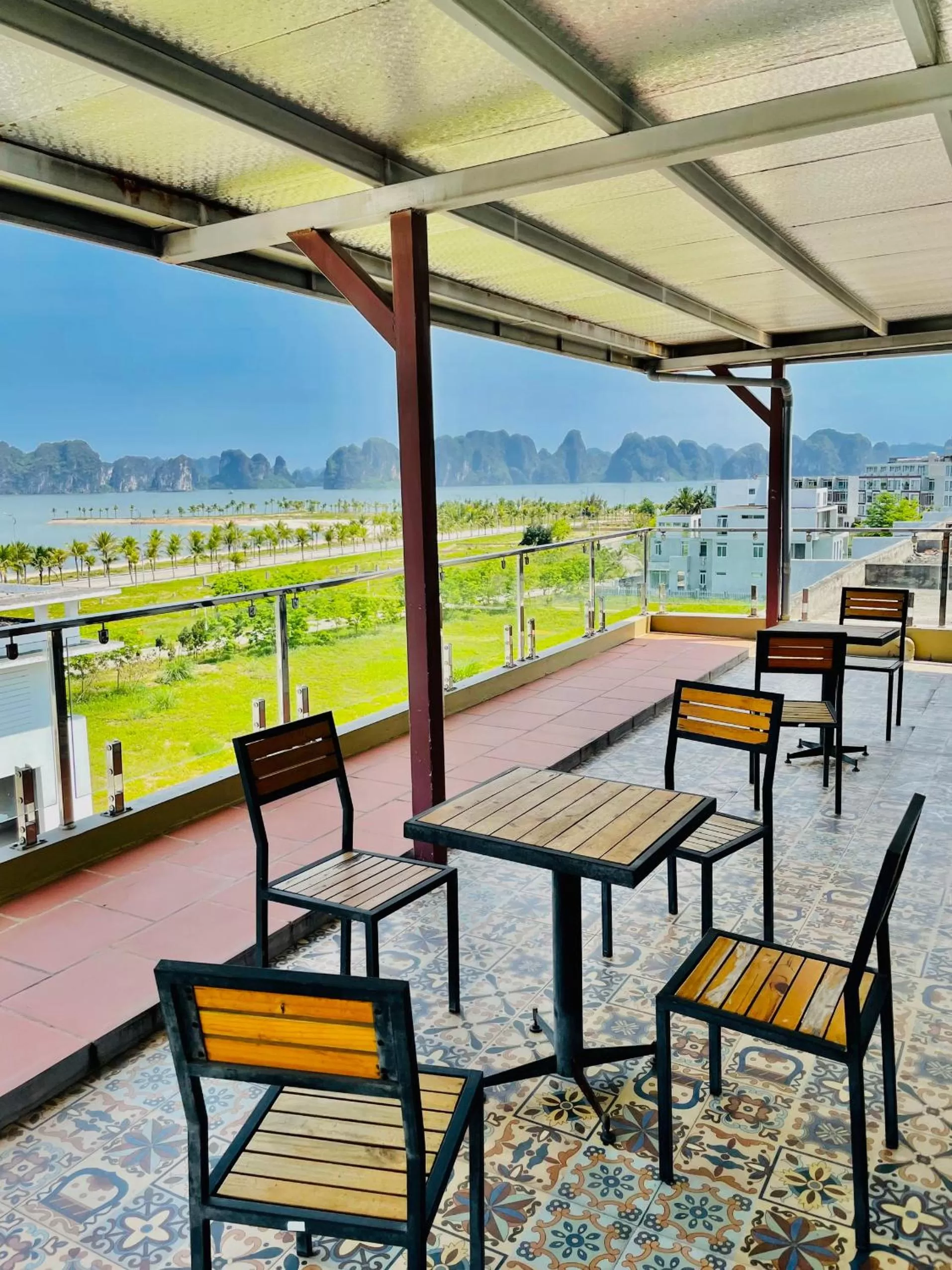 Tuan Chau Havana Hotel