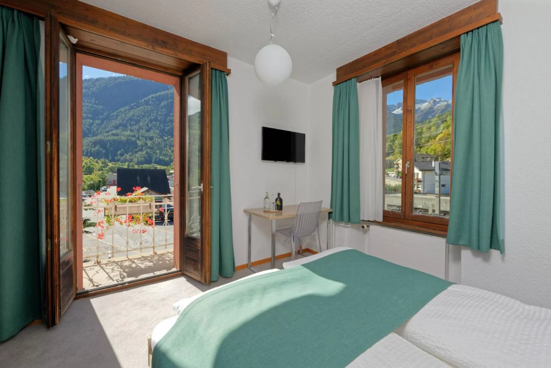 Neighbourhood, Bed in Hôtel Terminus