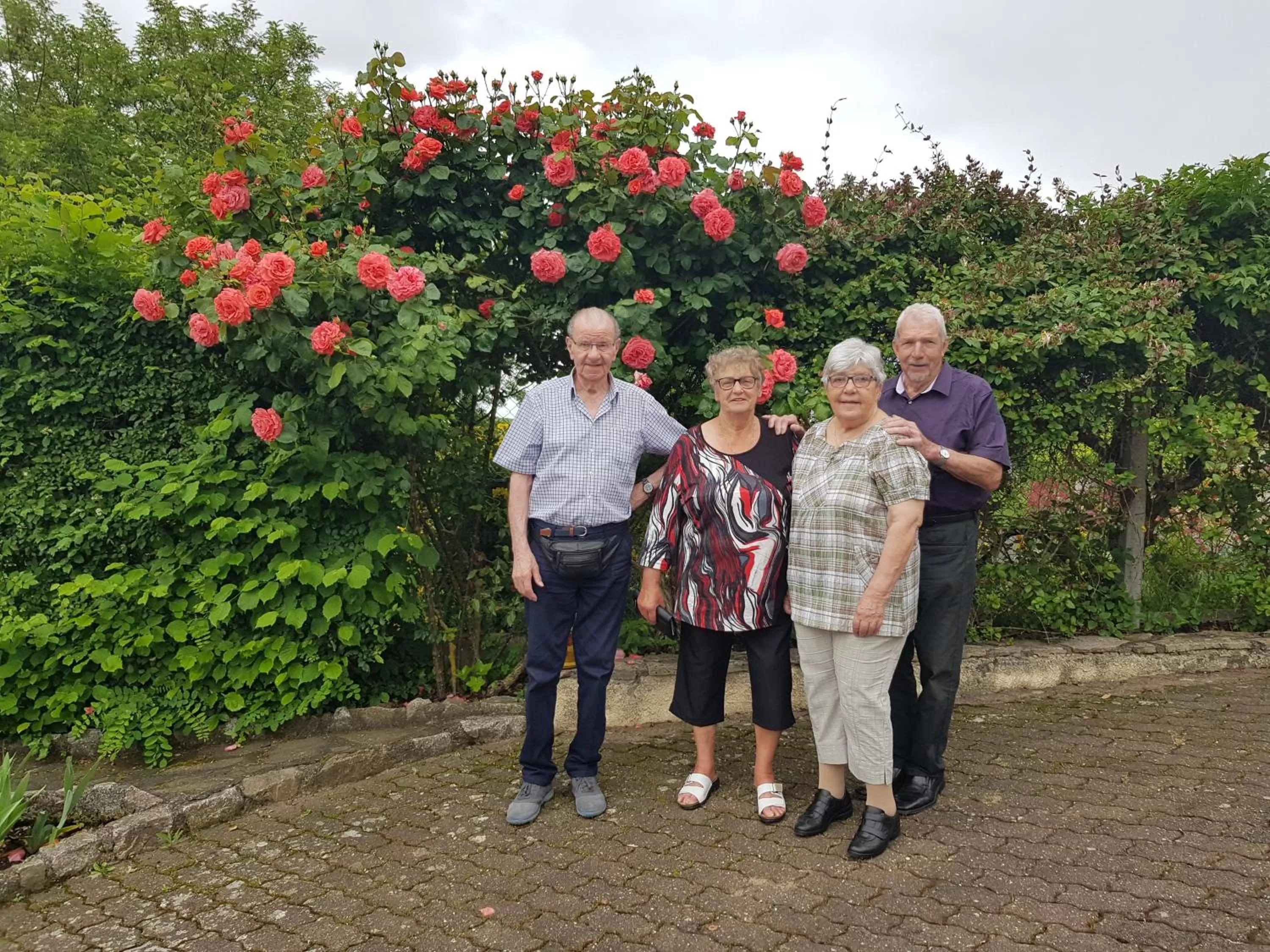 People, Family in Hôtel-Logis La Coraline