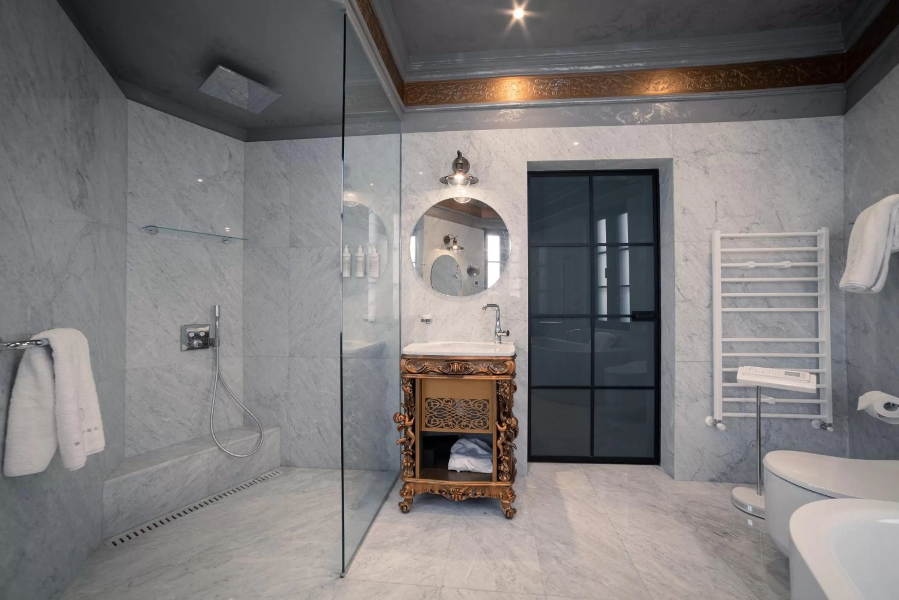 Shower in Bey House Royal Hotel