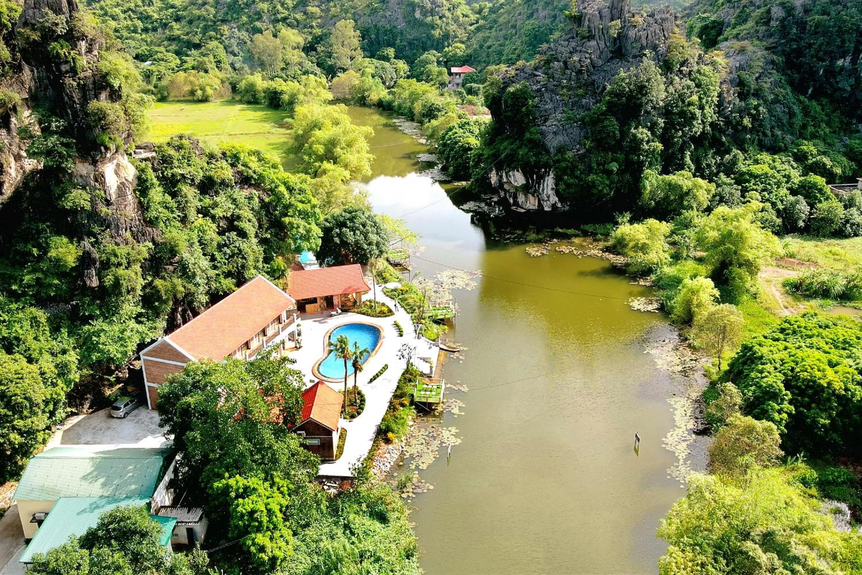 HoangLong Riverside Homestay