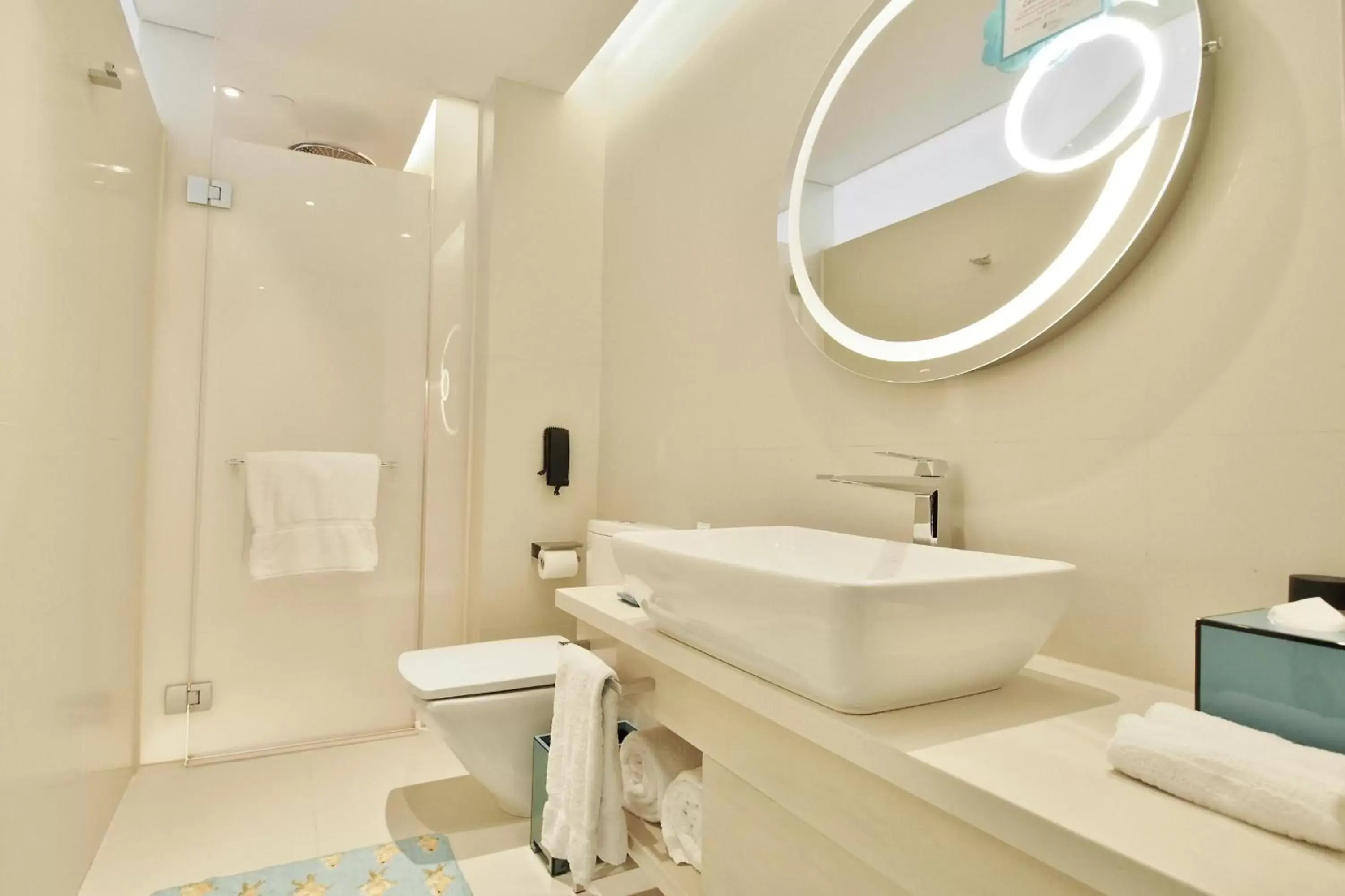 Standard Twin Room in Hotel Indigo Hong Kong Island, an IHG Hotel Standard Twin Room in Hotel Indigo Hong Kong Island, an IHG Hotel