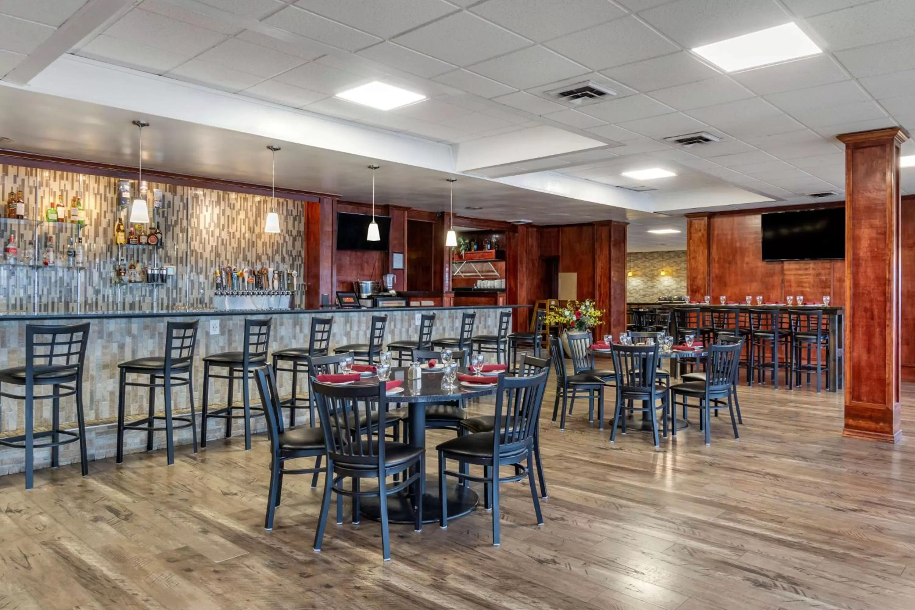 Restaurant/places to eat in Best Western PLUS Lake Front Hotel