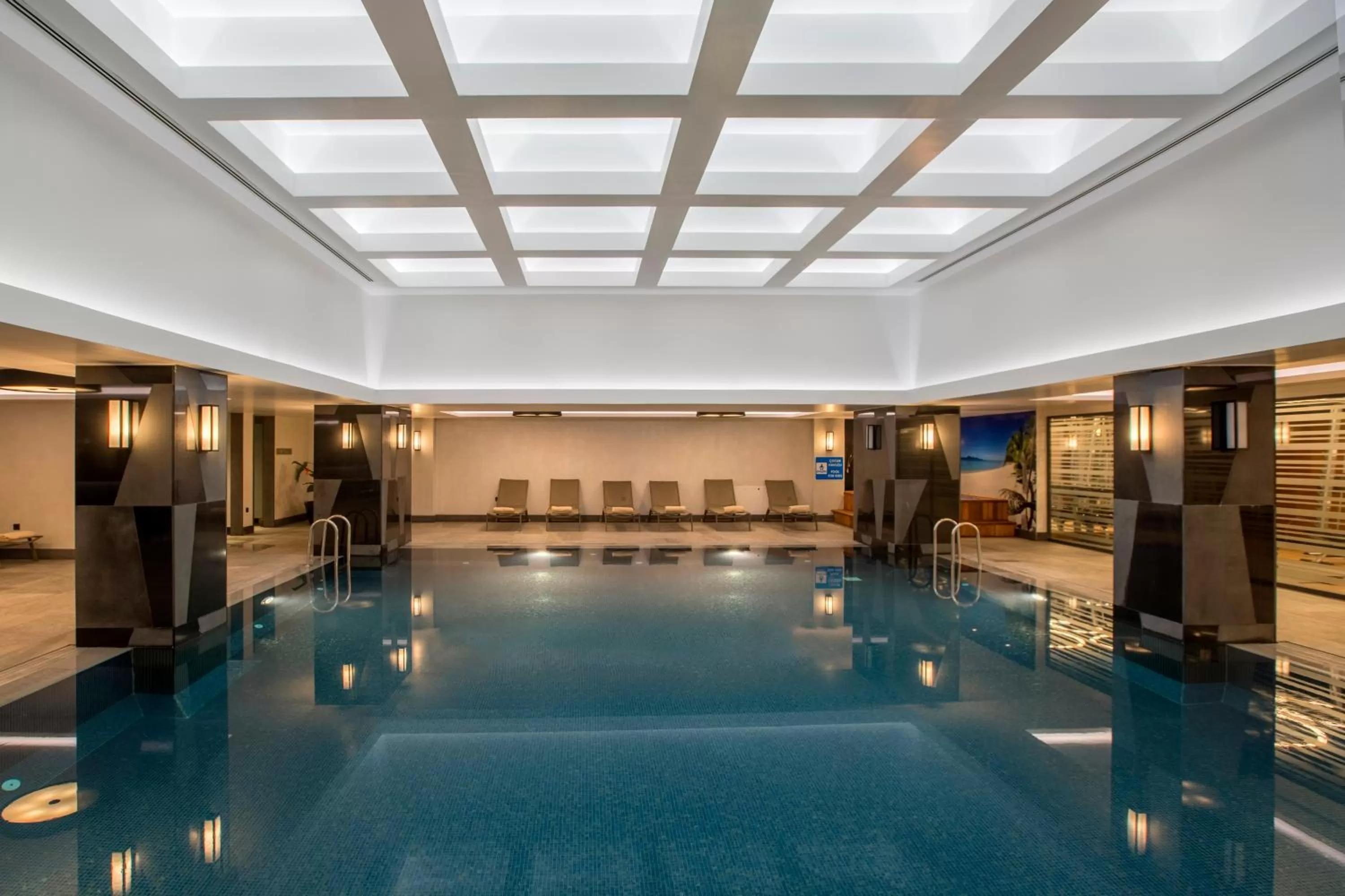 Swimming pool in Golden Tulip Istanbul Bayrampasa