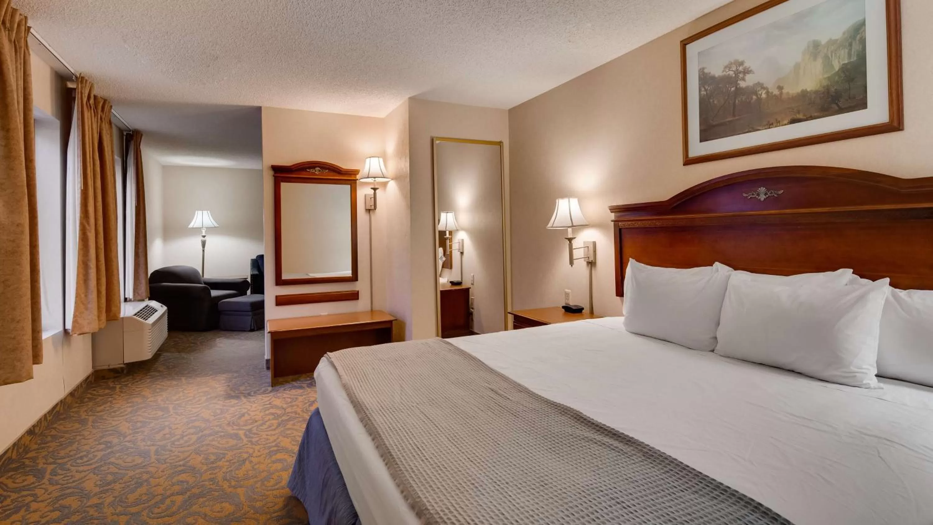 Photo of the whole room, Bed in SureStay Plus Hotel by Best Western Cheyenne