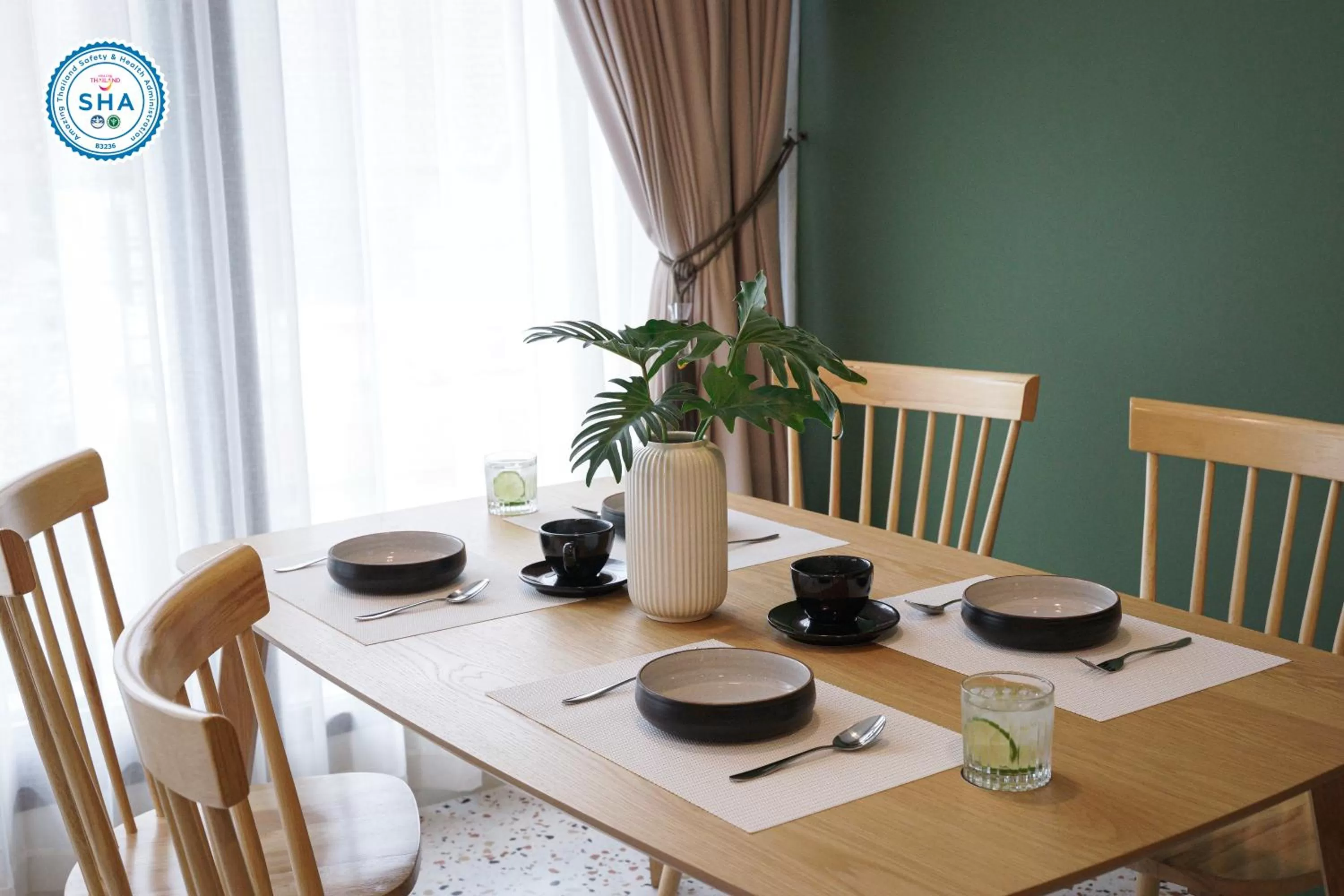 Restaurant/places to eat in The Rise Suites Hotel, Chiang Mai - SHA Extra Plus