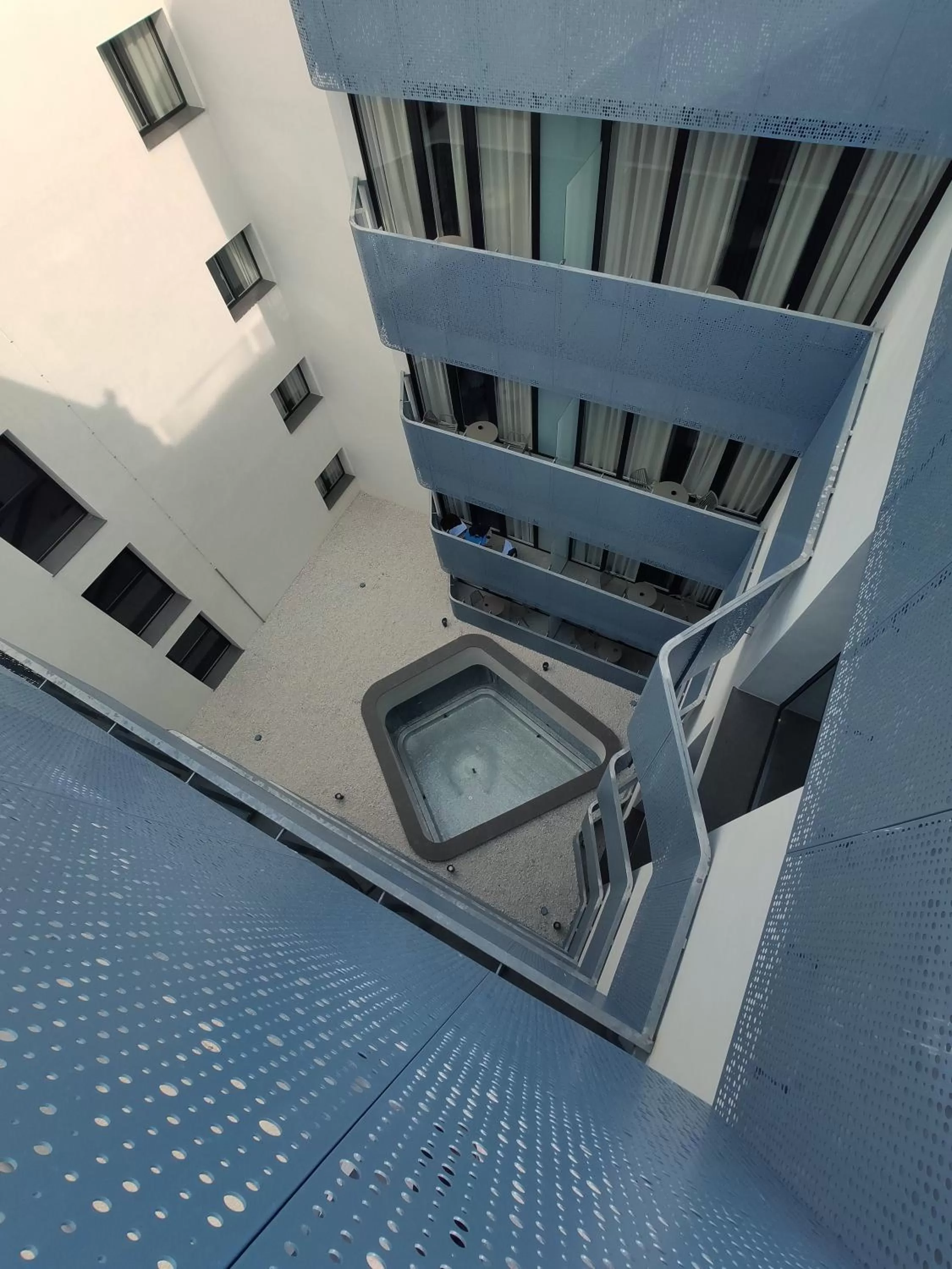 Inner courtyard view in Hotel Macià Sevilla Kubb