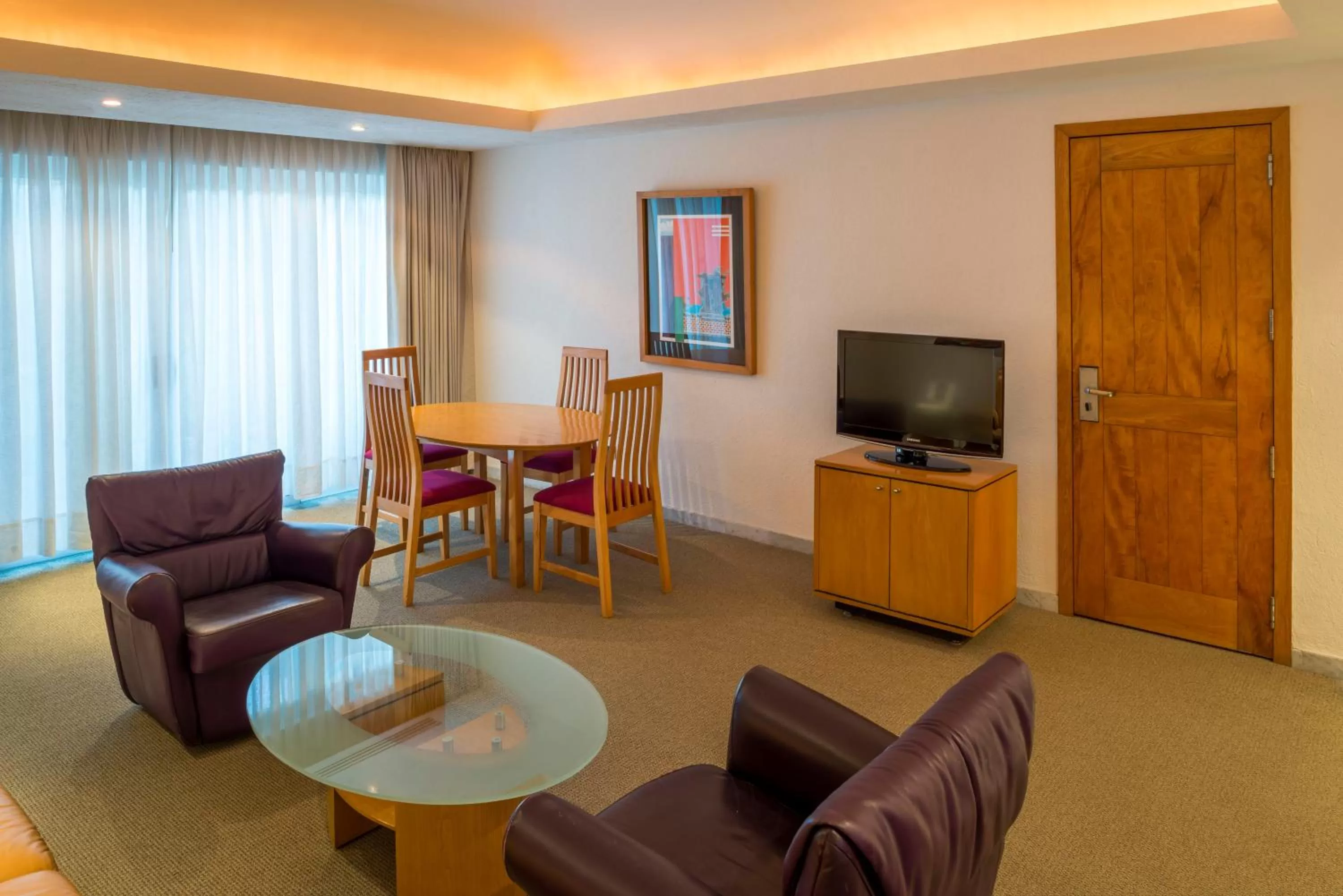 Photo of the whole room in Camino Real Guadalajara