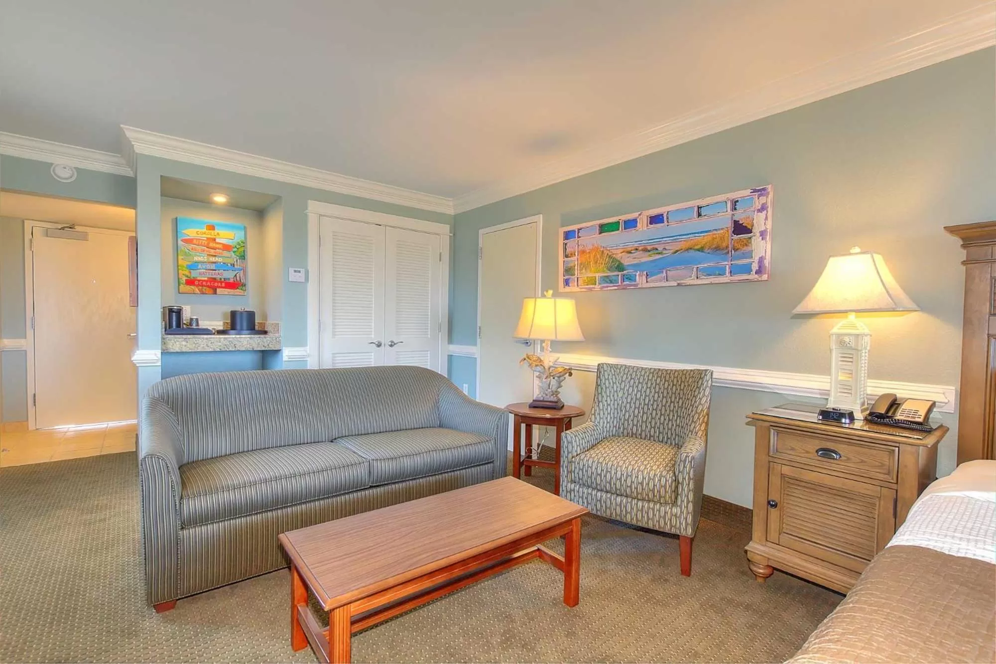 Seating area in Shutters on the Banks