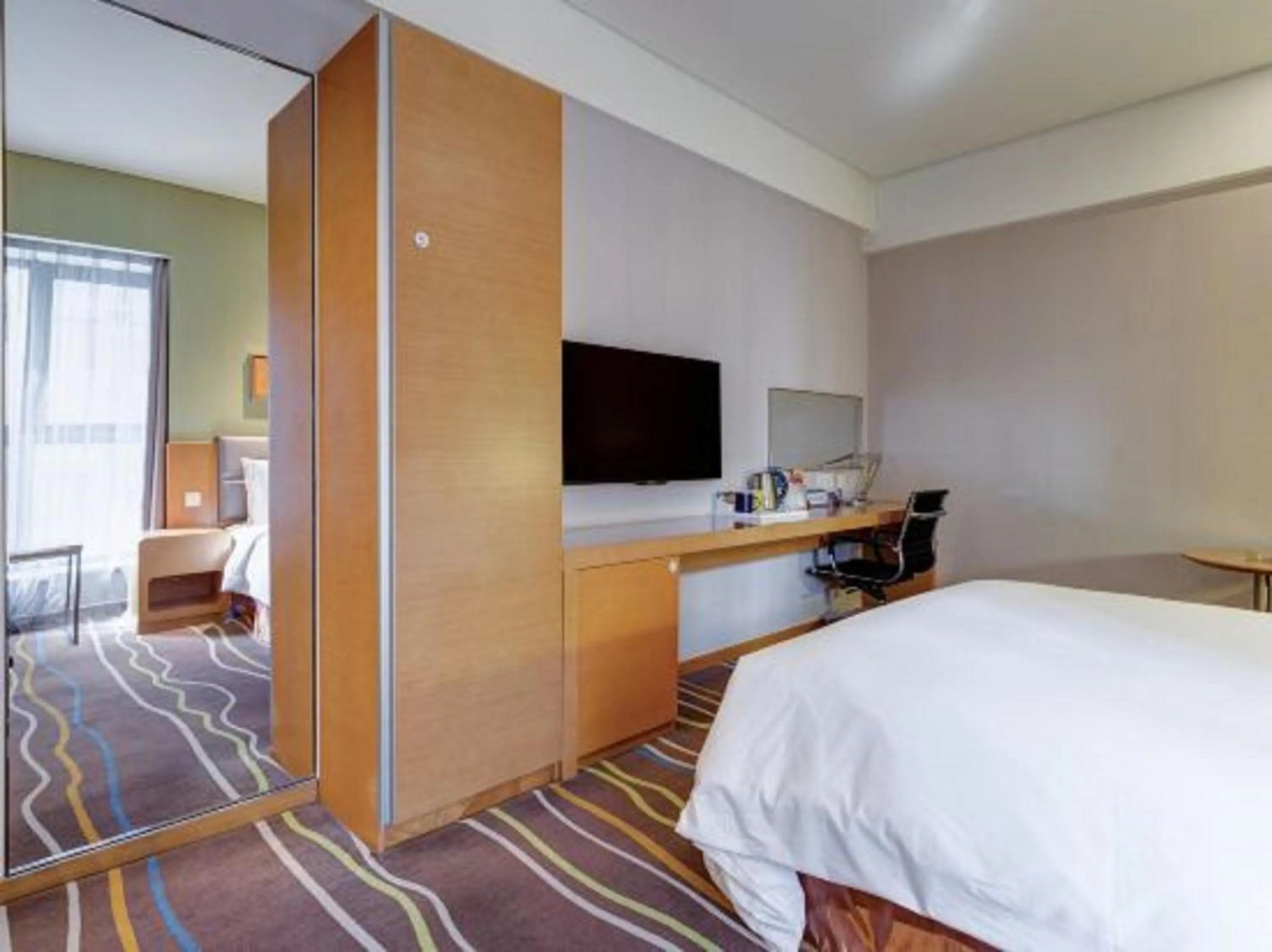 Photo of the whole room, Bed in Holiday Inn Express Xi'an High-Tech Zone by IHG