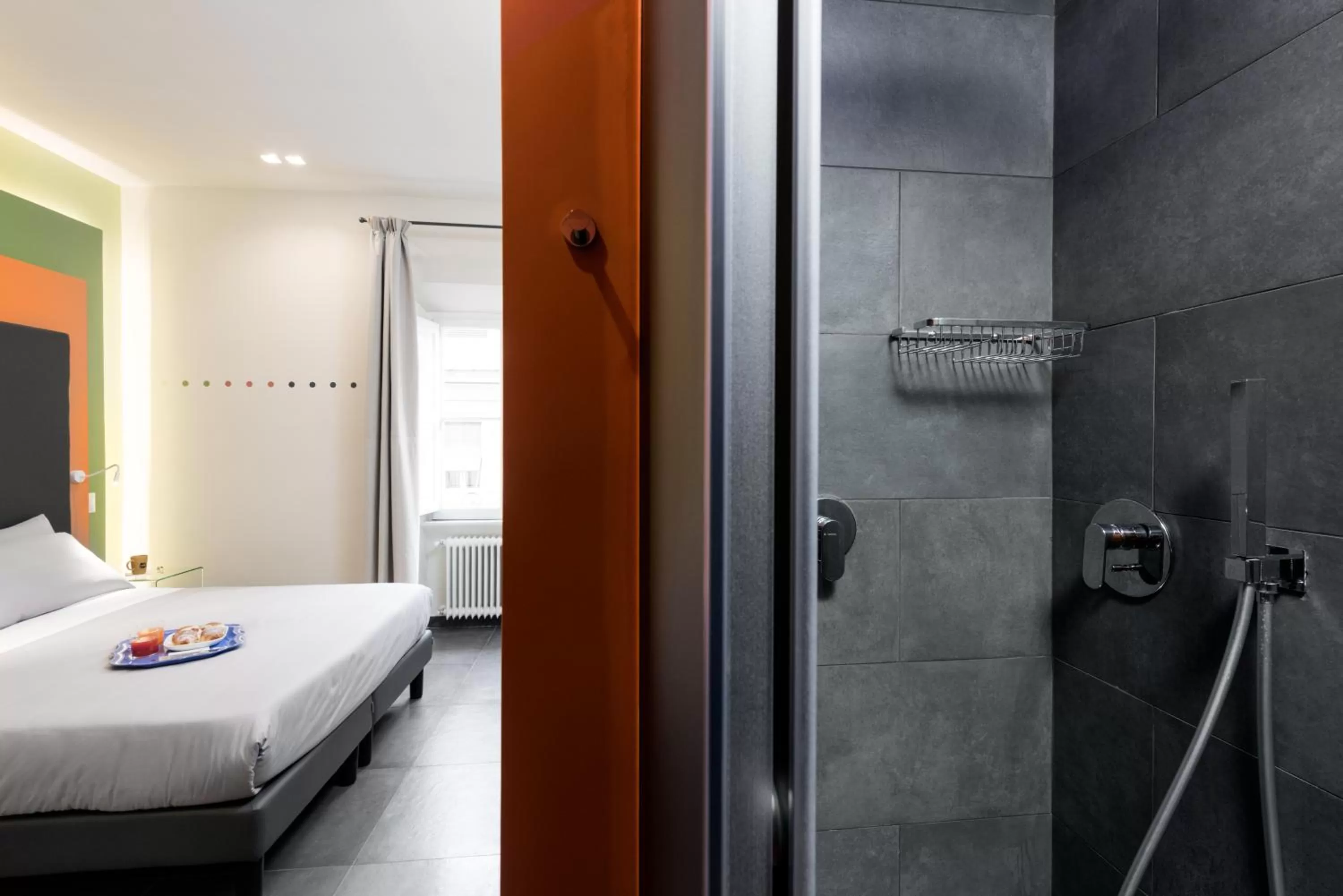 Bed in Circle in the Square