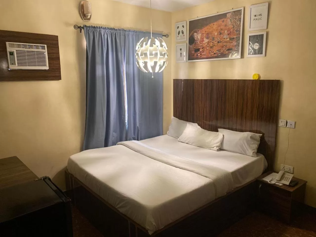 Bedroom, Bed in ONTARIO SUITES