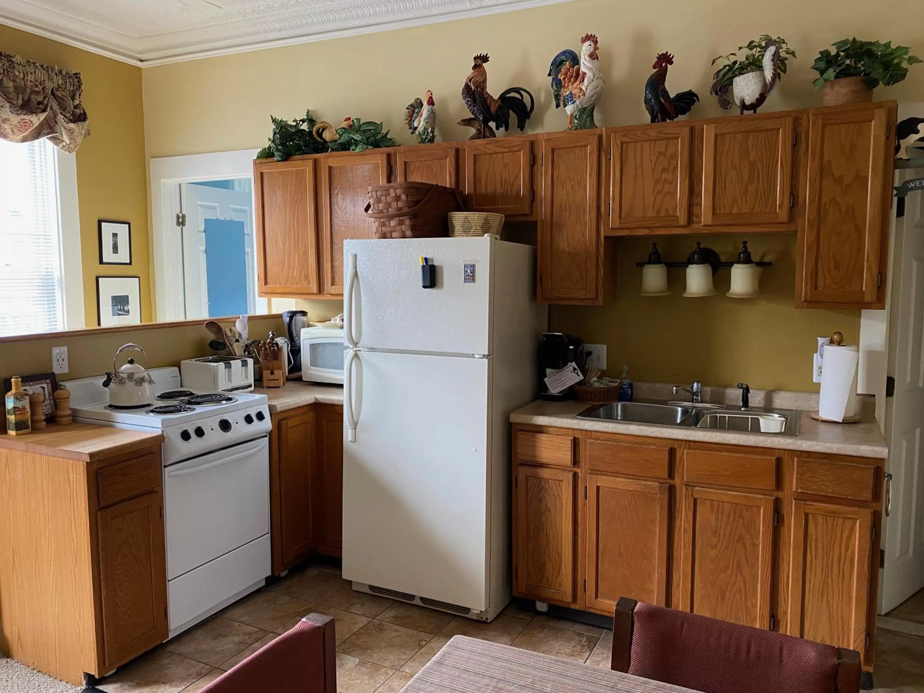 Coffee/tea facilities, Kitchen/Kitchenette in Bristol Suites