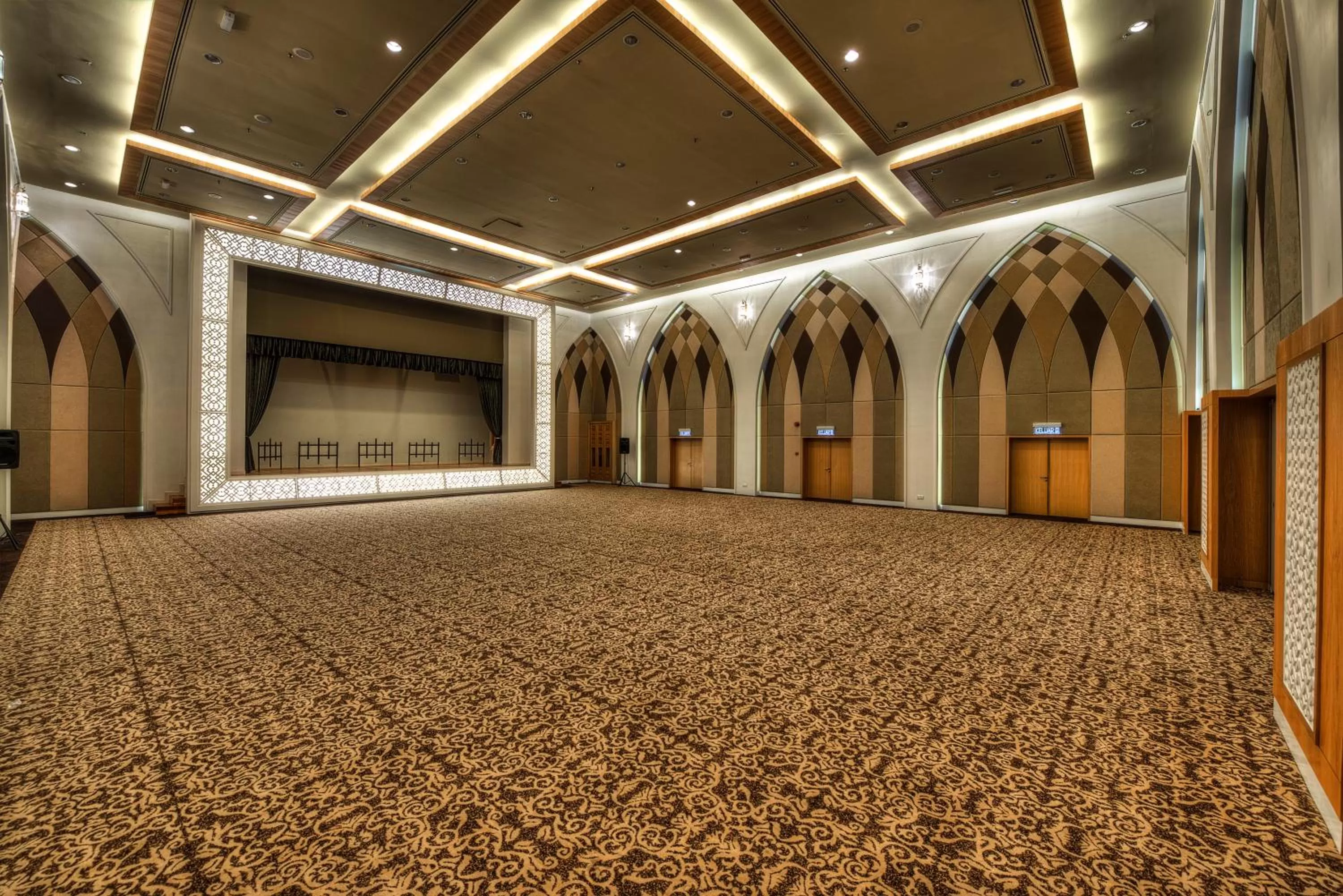 Business facilities in Raia Hotel Kota Kinabalu