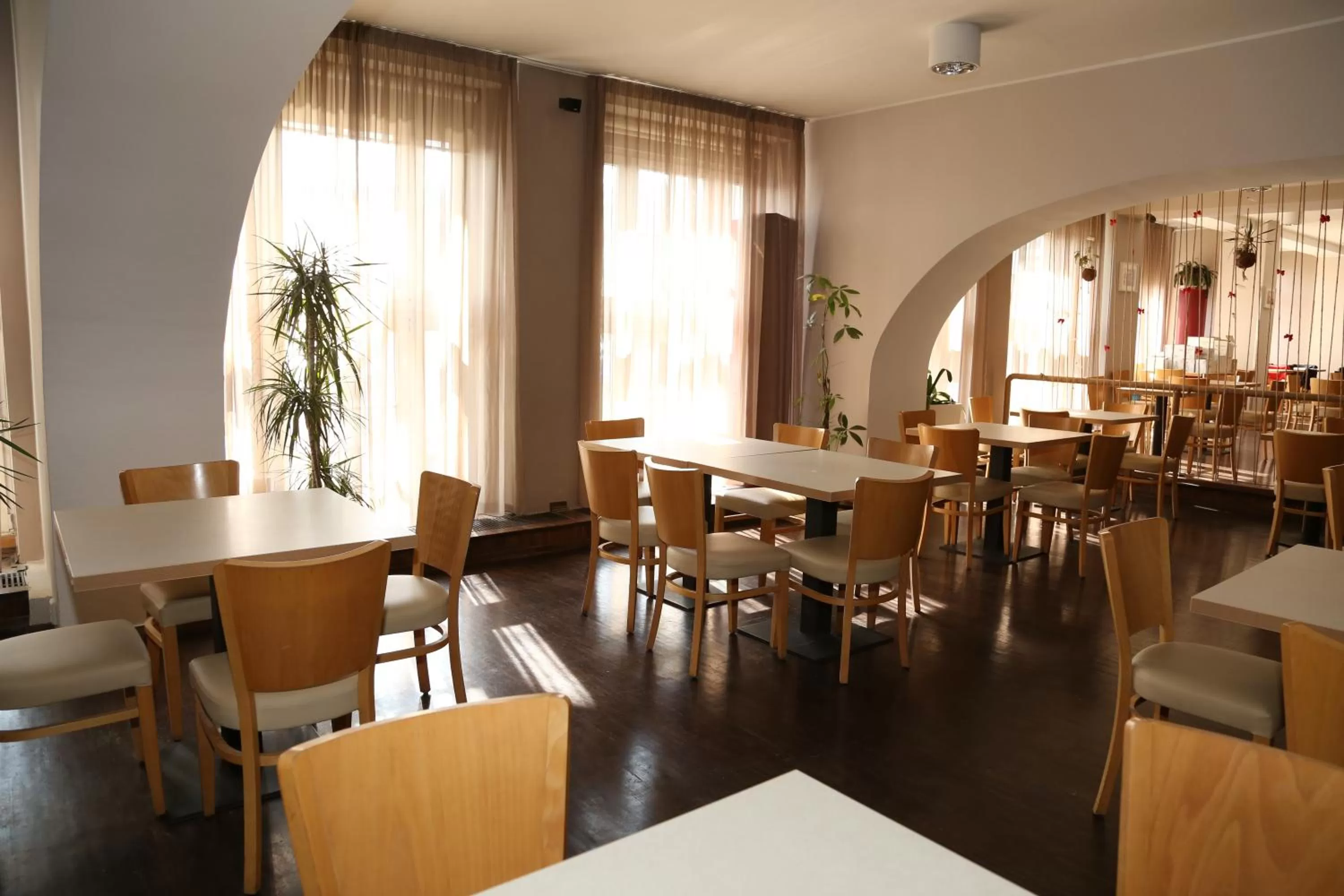 Restaurant/places to eat in Akcent hotel