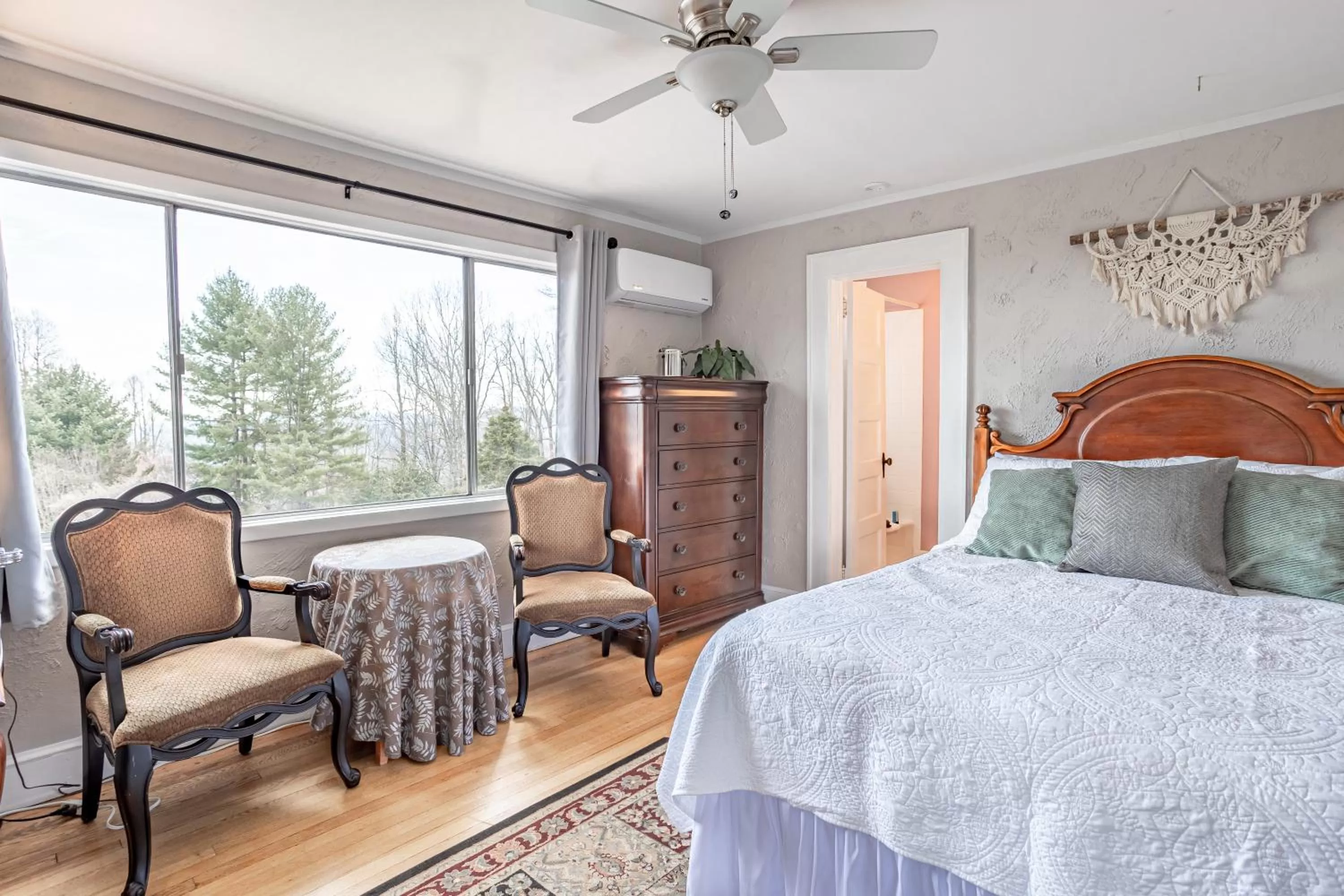 Bedroom, Bed in Echo Mountain Inn