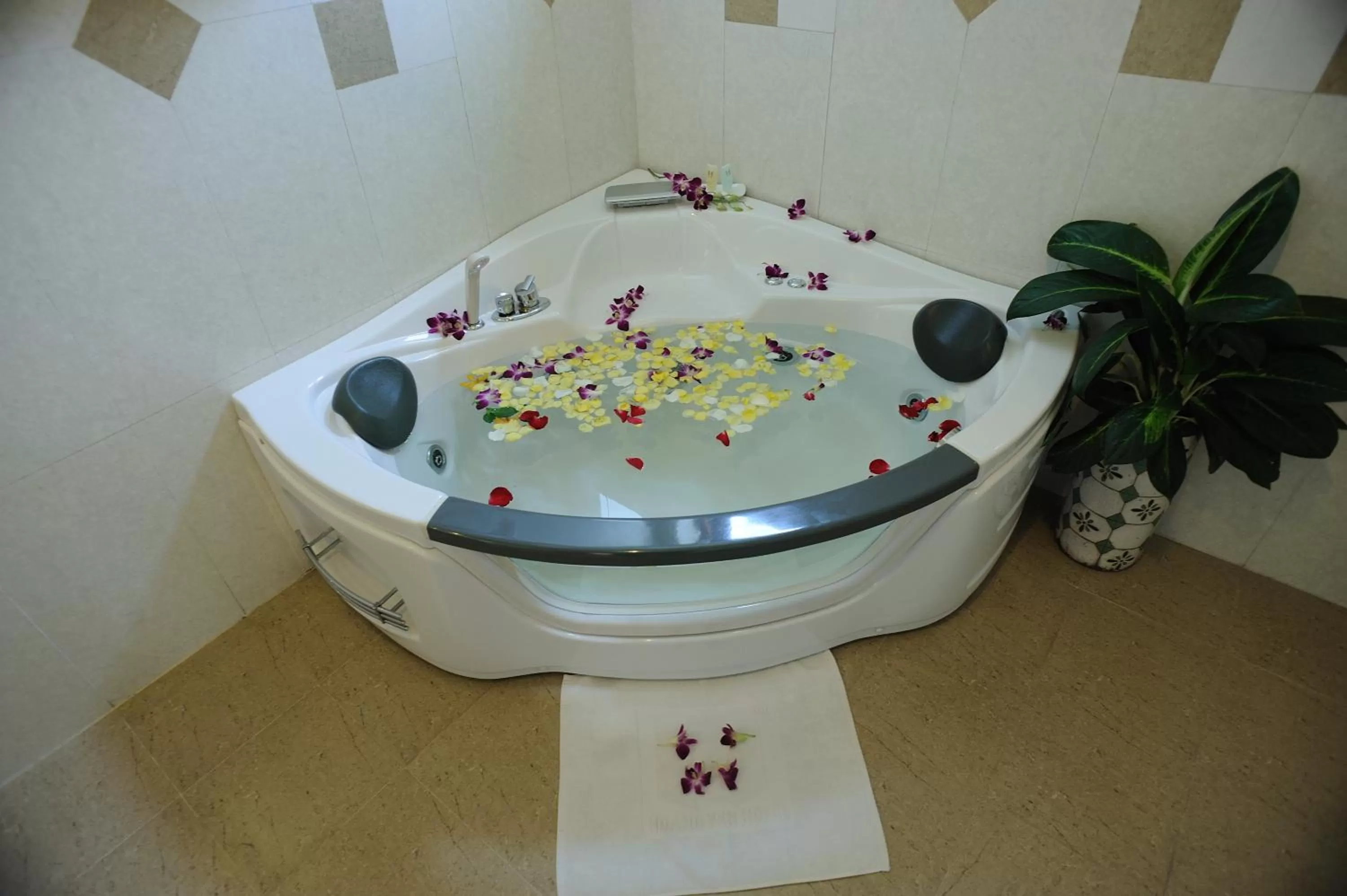 Photo of the whole room in Hoang Yen Hotel