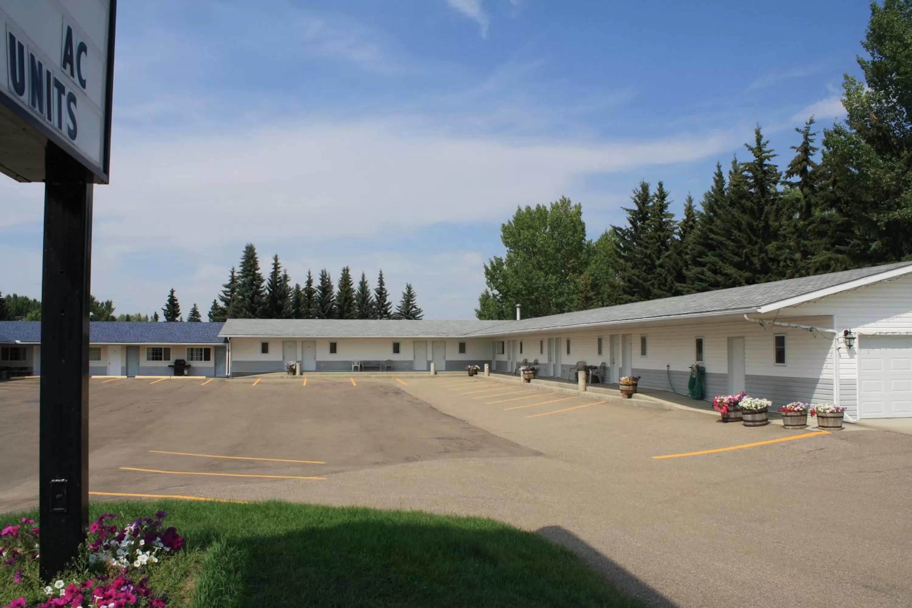 Facade/entrance in Lamplighter Inn
