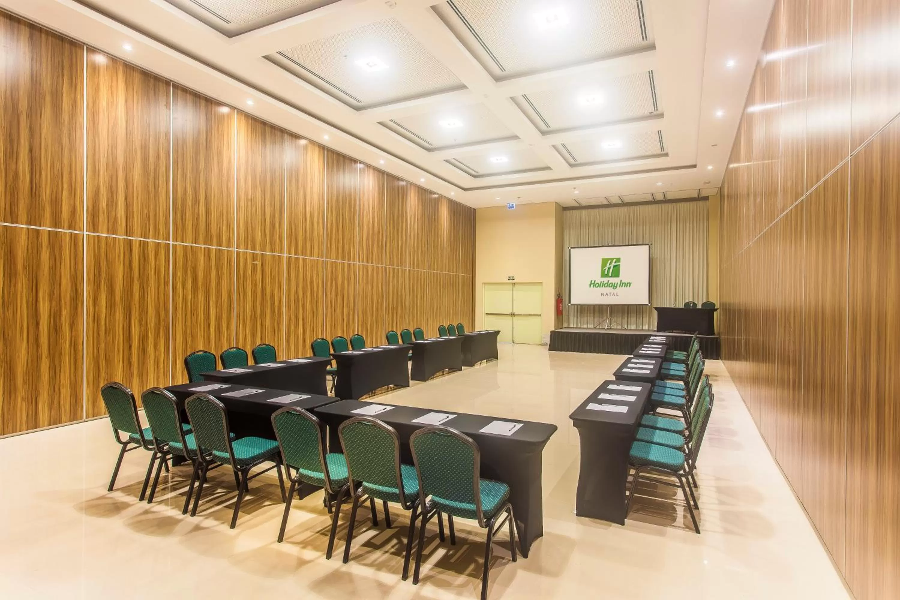 Meeting/conference room in Holiday Inn Natal, an IHG Hotel