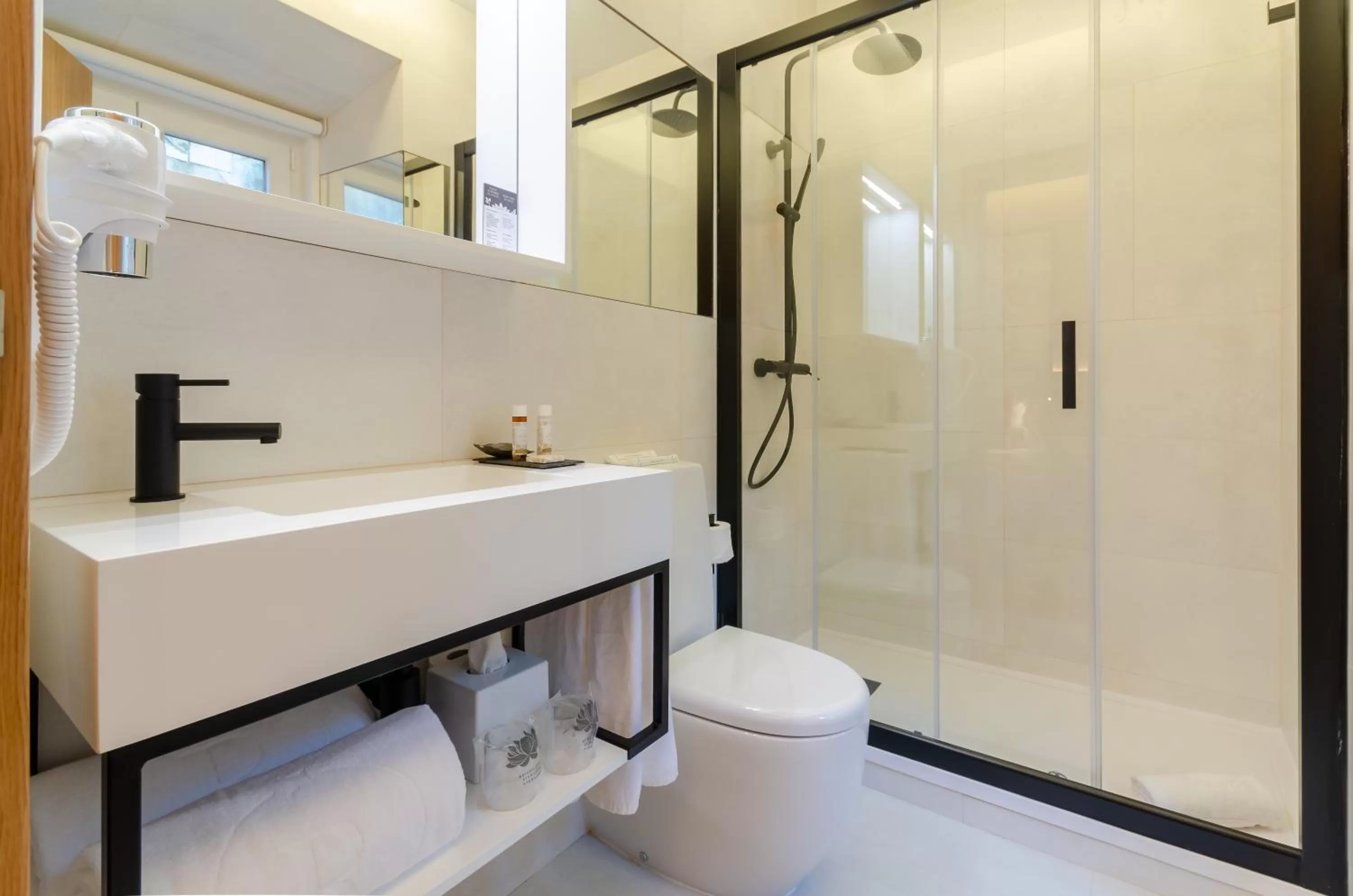 Bathroom in Rossio Plaza Hotel