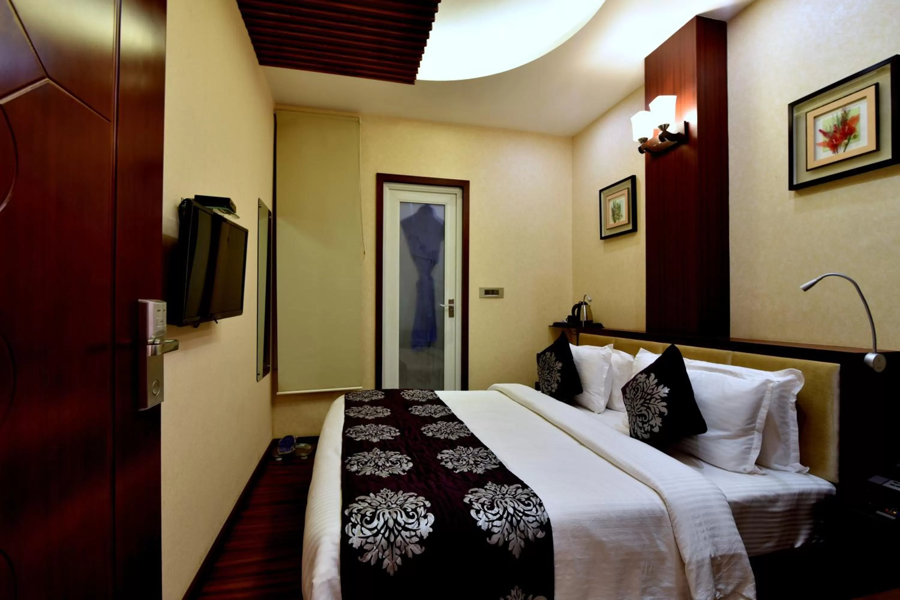 Bed in Hotel Kama International