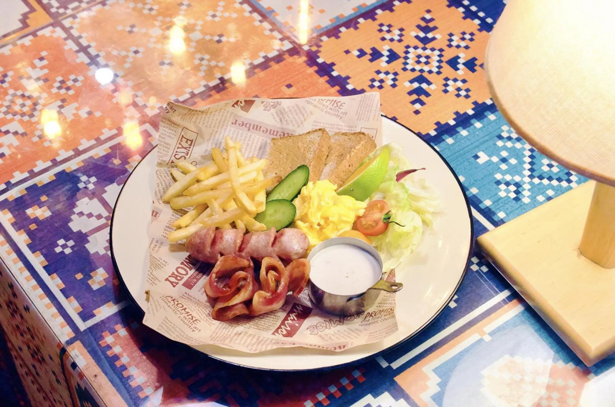 Restaurant/places to eat in The Cloudland International Youth Hostel Close to the city center,15 min walks to the subway, Close to the night market, old street, green lake, English-speaking service, free Activity convenient payment and visa cards are accepted