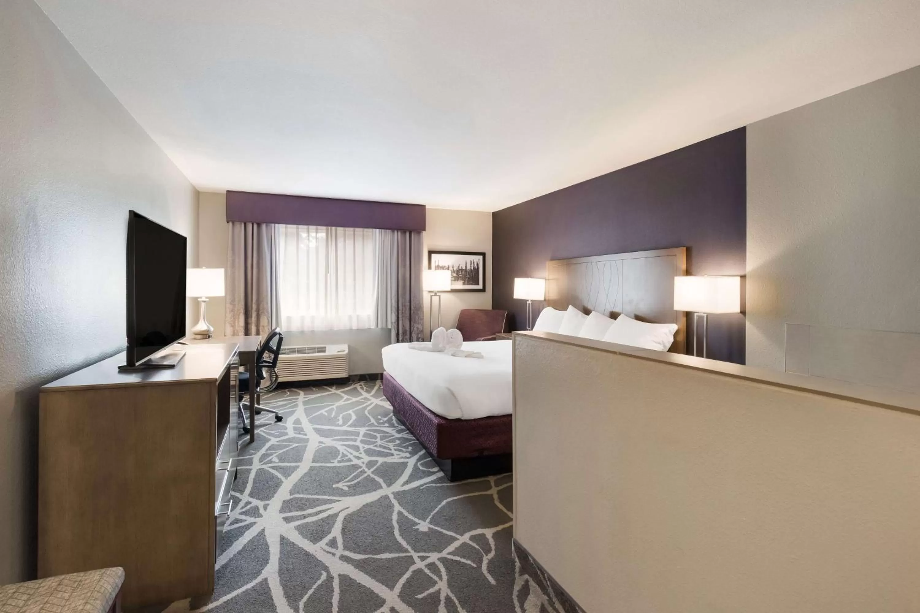 Bedroom, Bed in Best Western McMinnville Inn