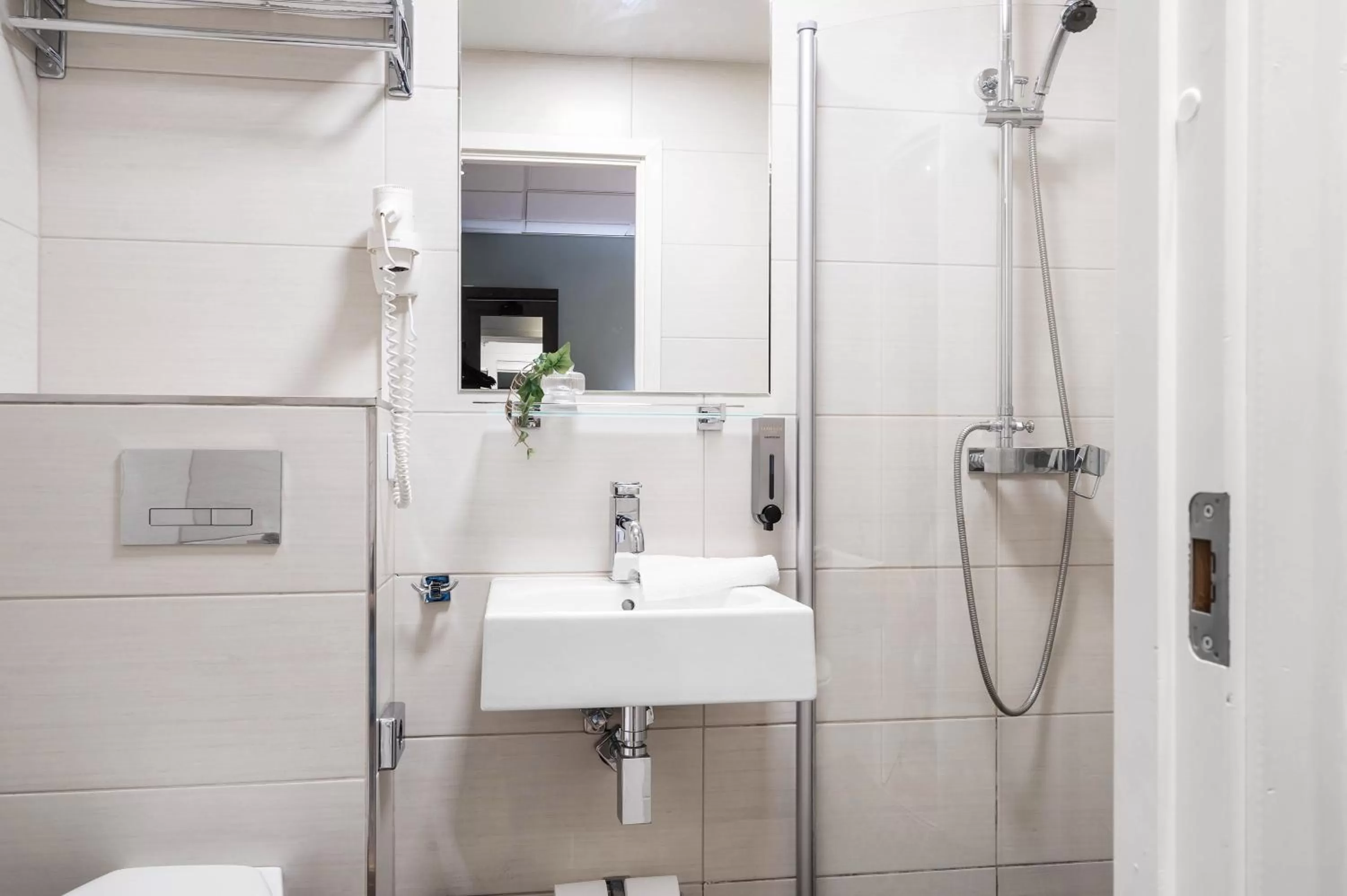 Shower in Hotel Point