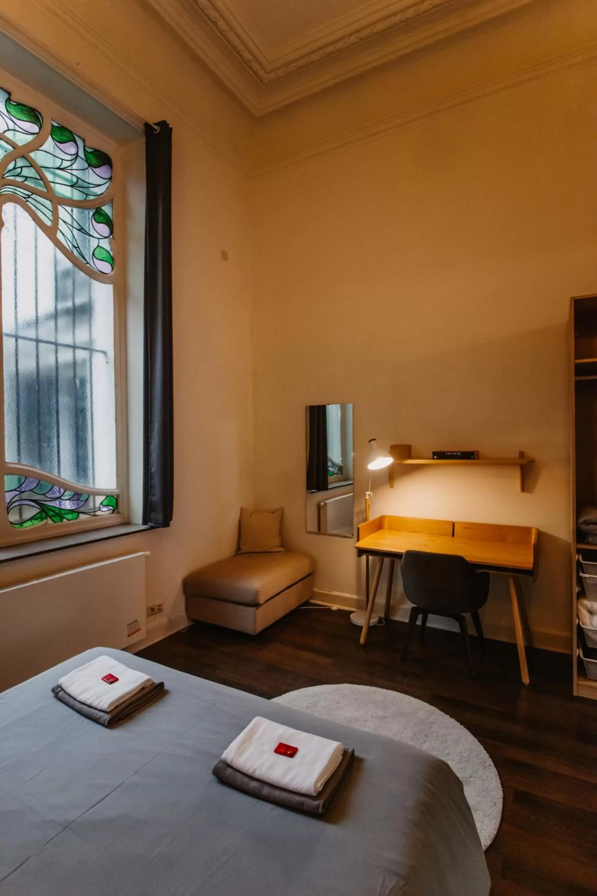 Seating area, Bed in Super central in Brussels