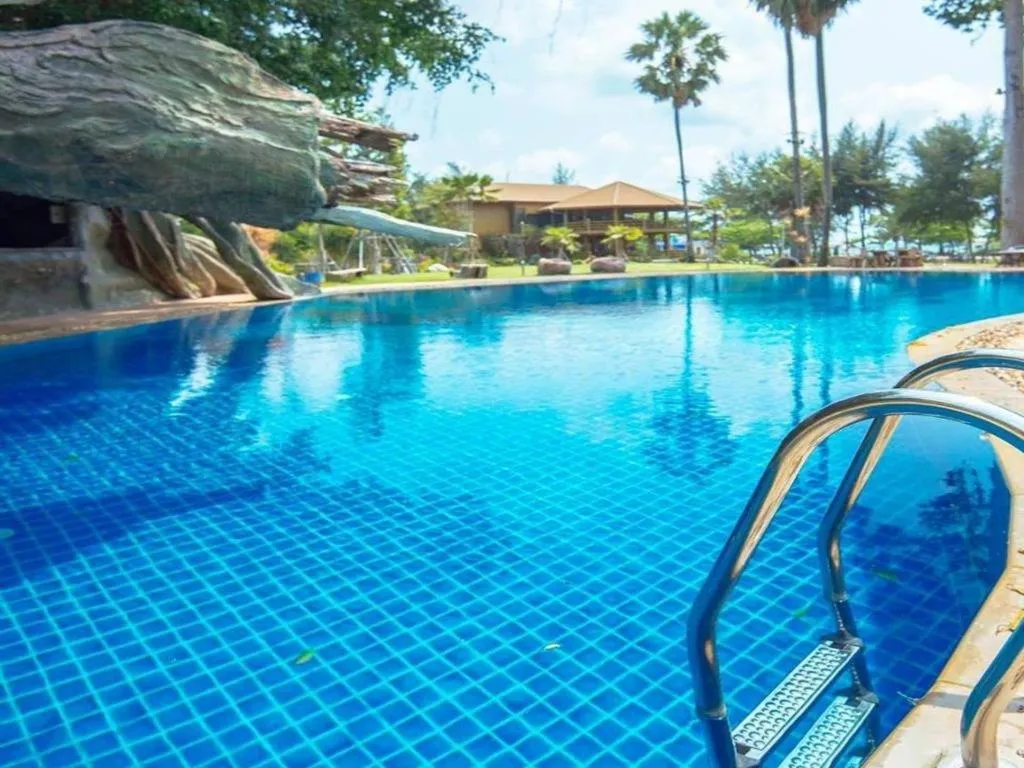 Swimming pool in Blues River Resort