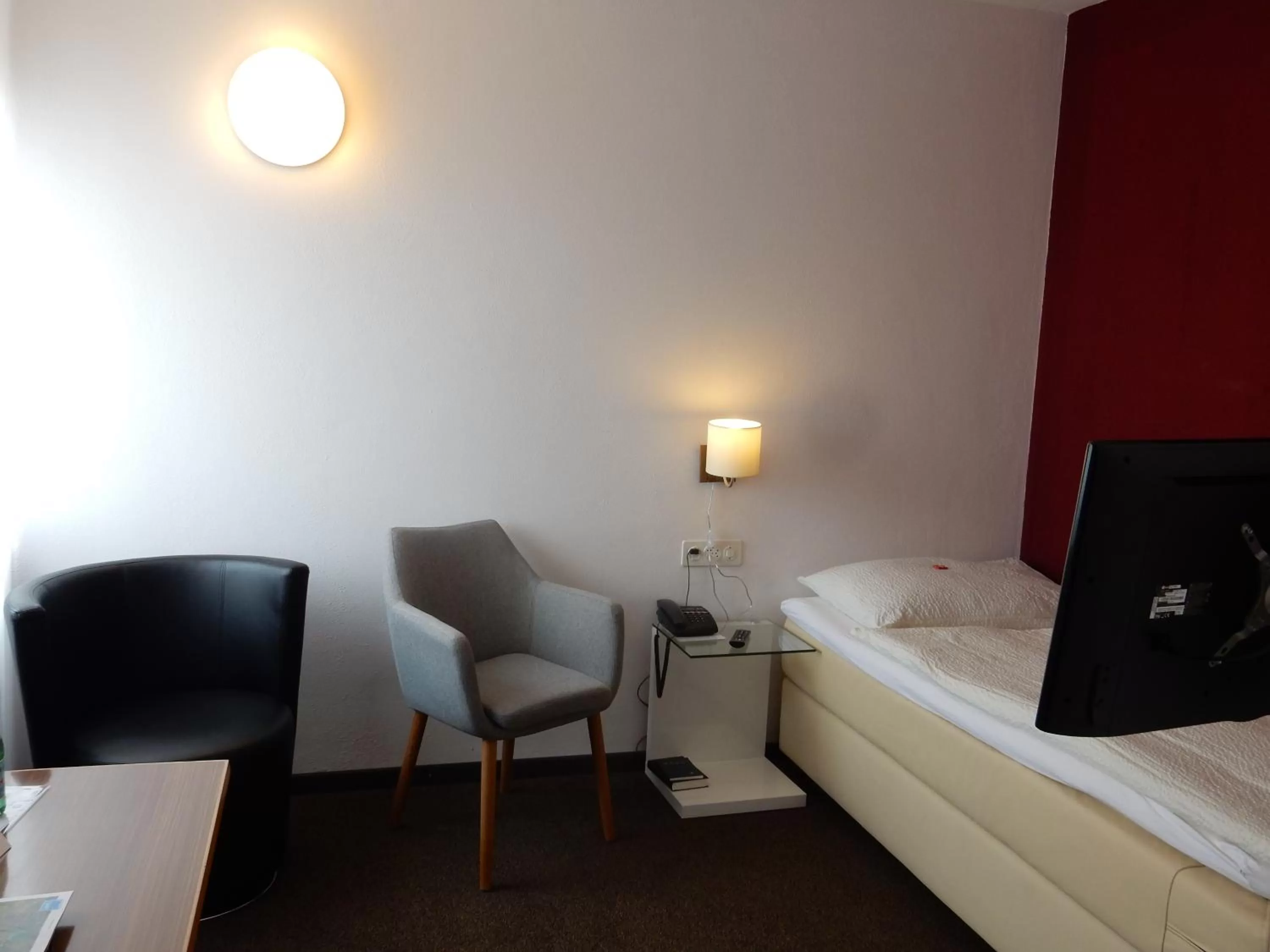 Photo of the whole room, TV/Entertainment Center in Hotel AM Schloss