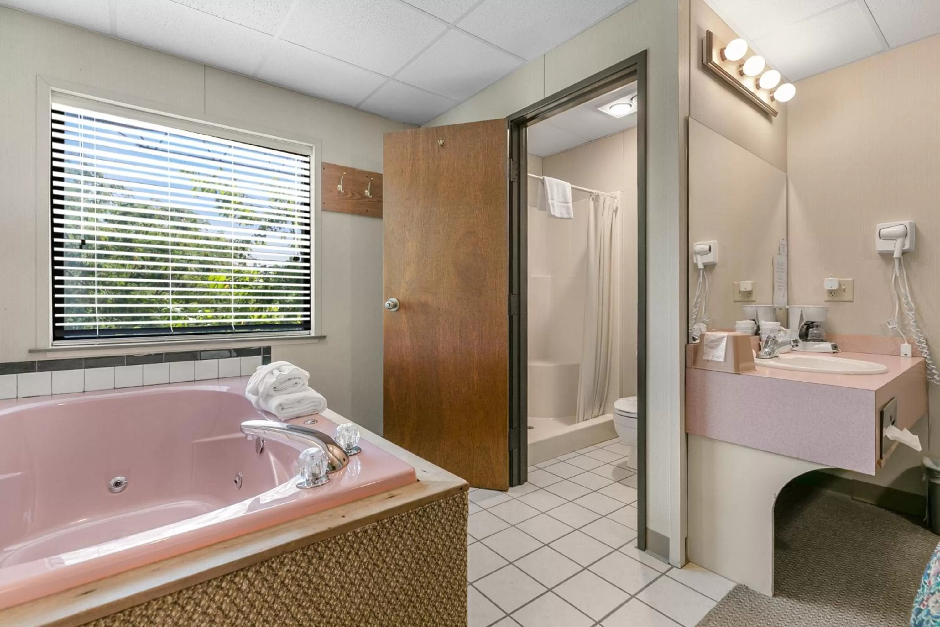 Bathroom in Candlewick Inn and Suites
