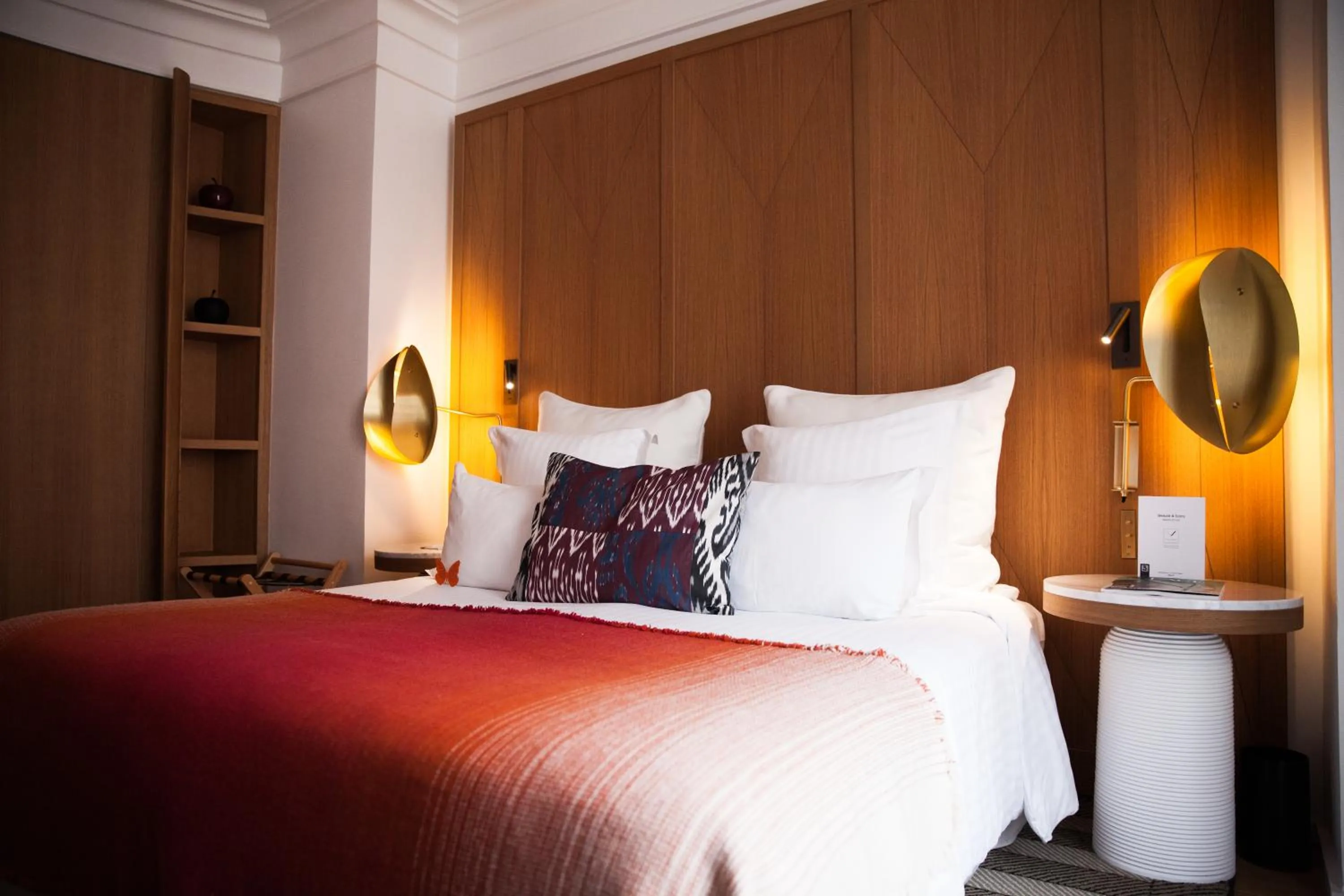 Bedroom, Bed in Hôtel Vernet Champs Elysées Paris