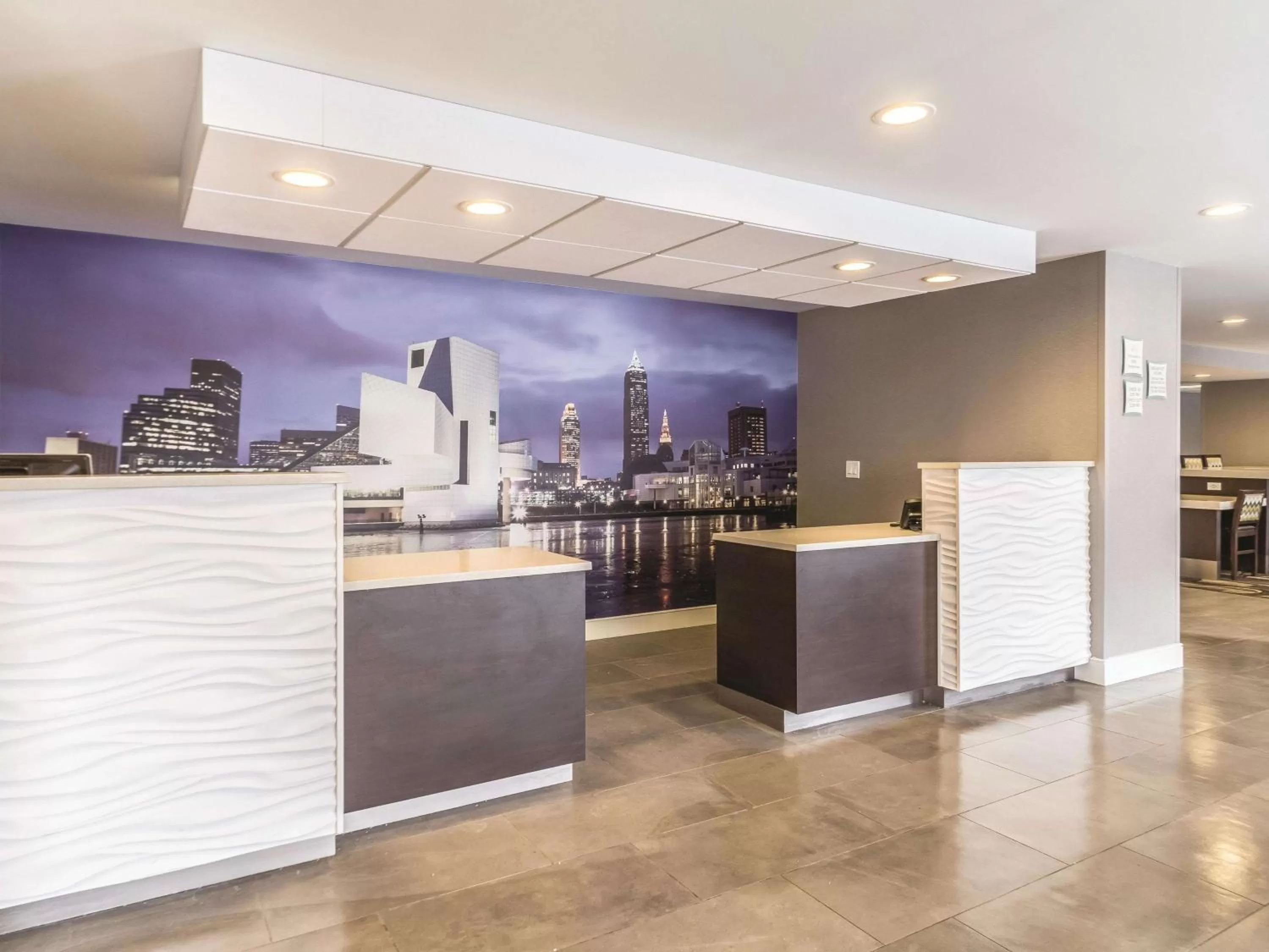 Lobby or reception in La Quinta by Wyndham Cleveland - Airport North